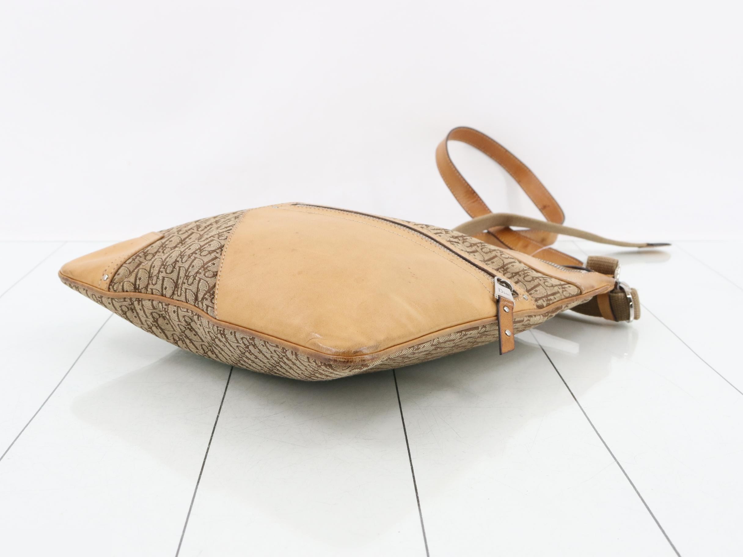 Trotter Street Chic Shoulder Bag — view 6