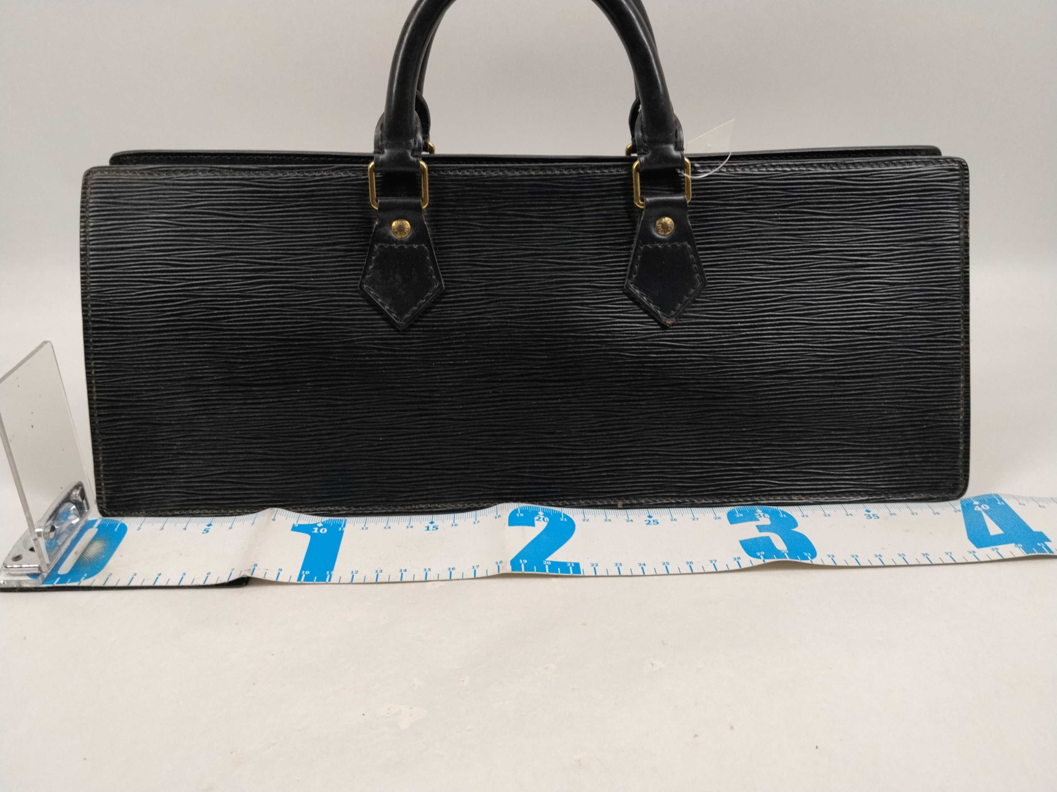 Epi M52092 Sac Triangle Handbag — view 2