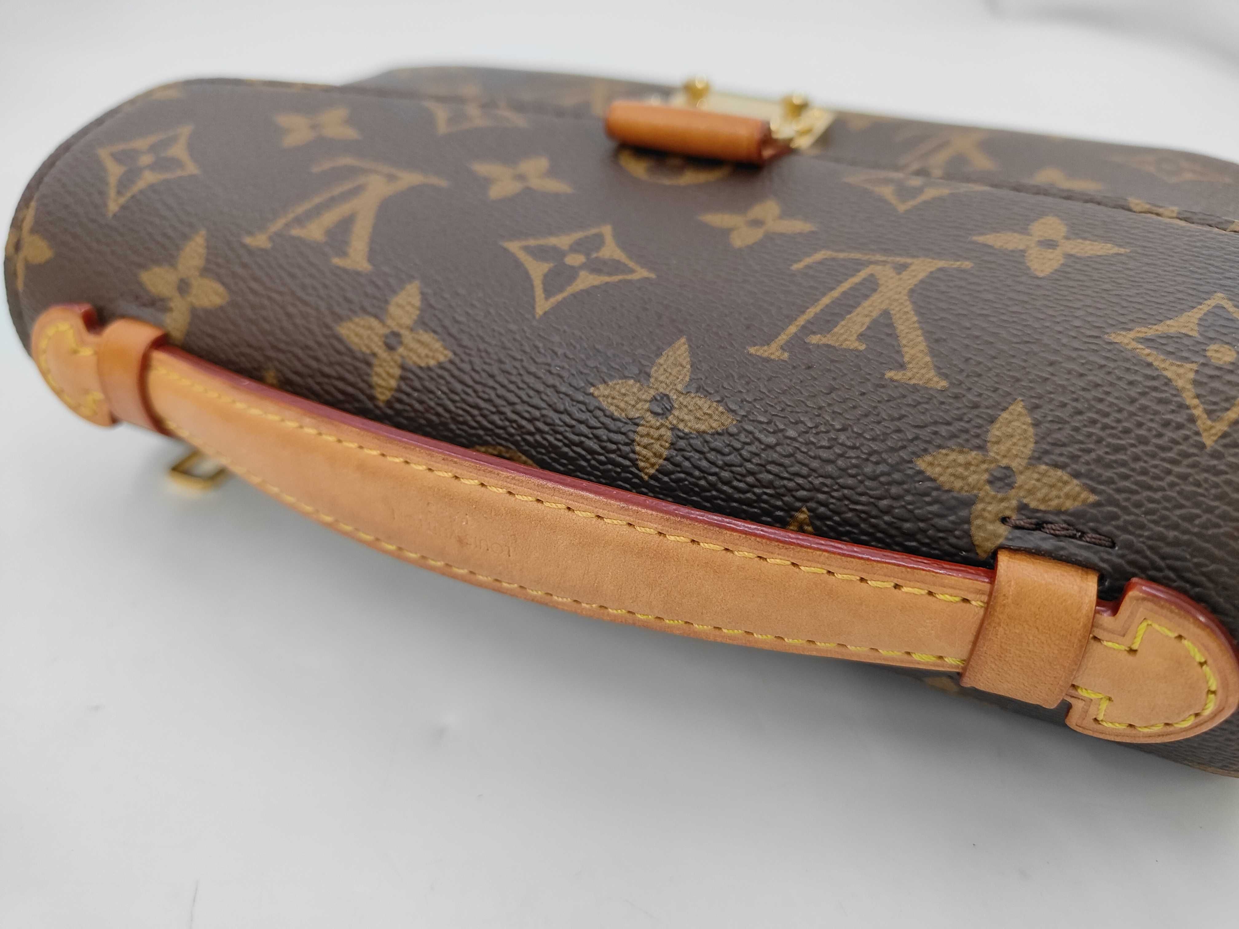 LV Monogram Pochette Metis EW — view 4