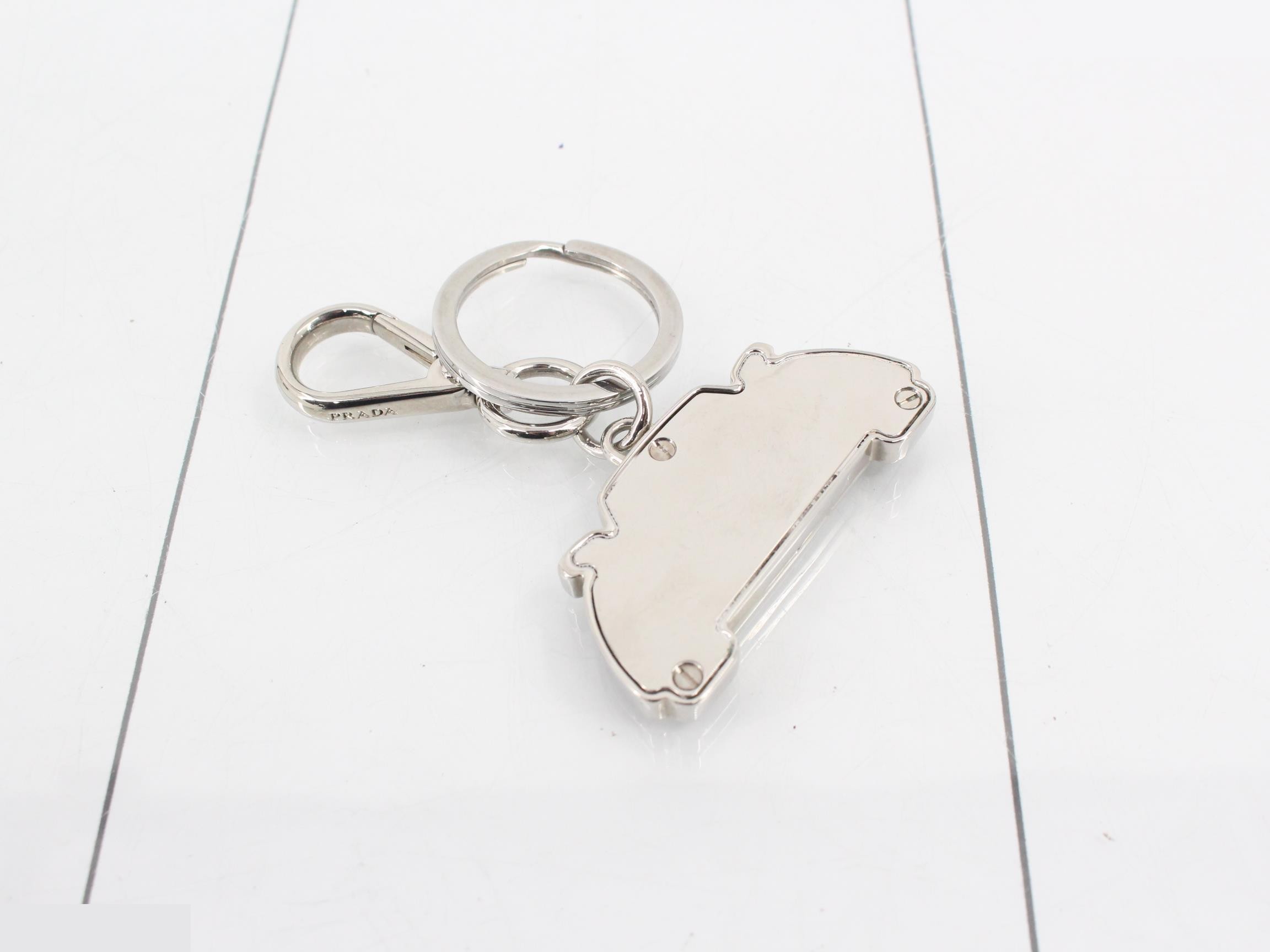Car motif keychain, silver x black — view 2