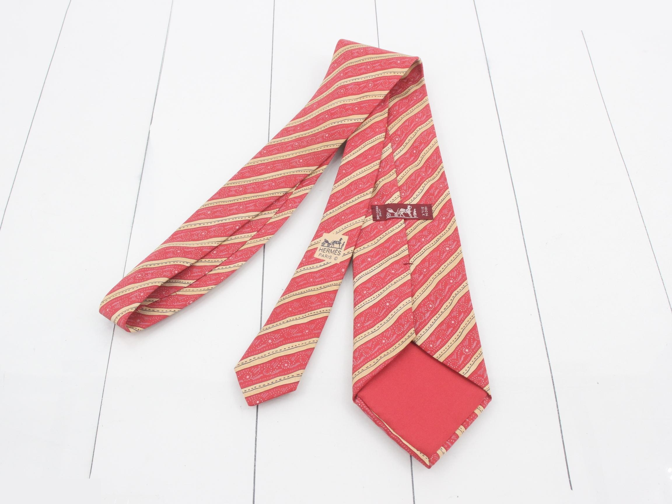 tie — view 2