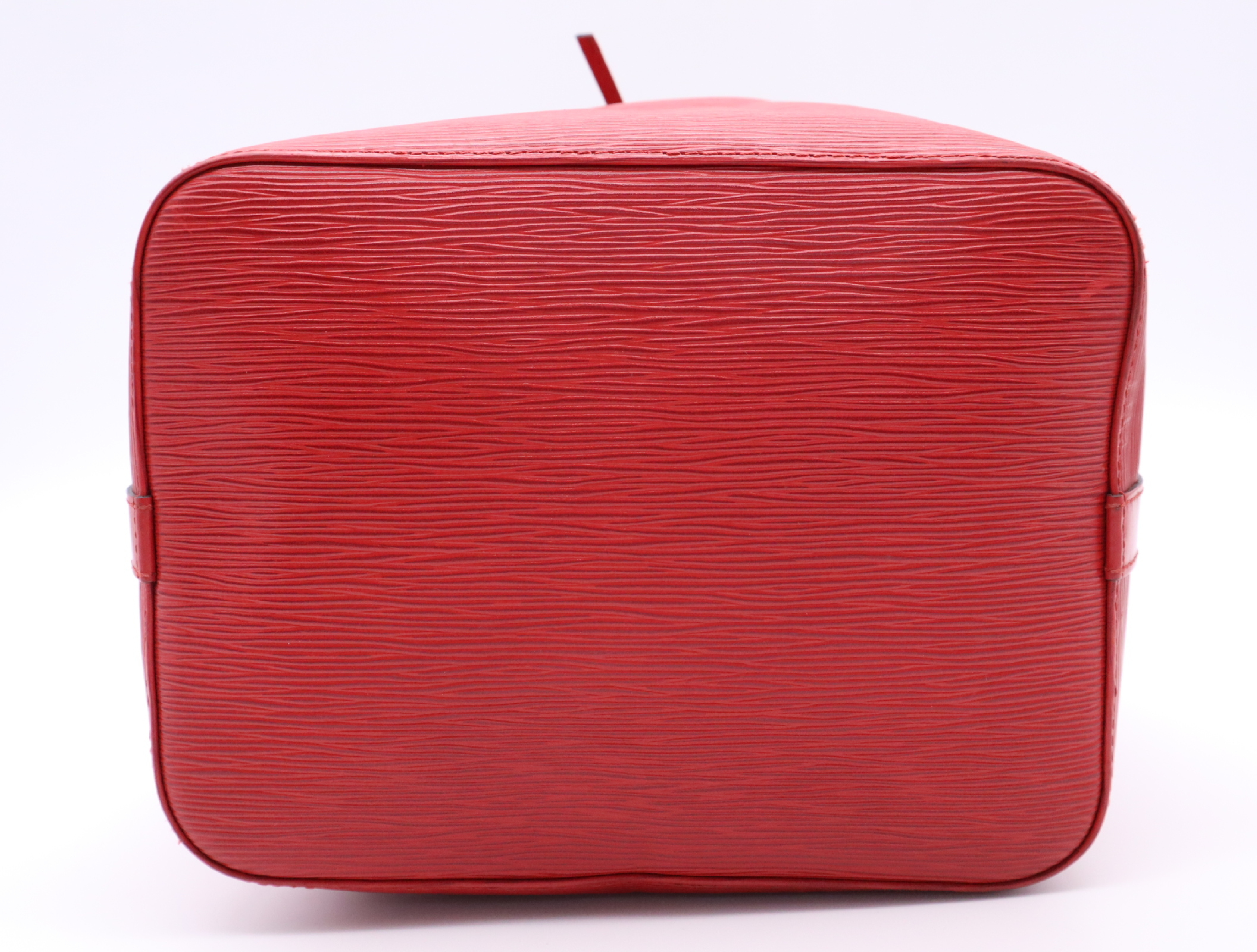 M44107 Epi Petit Noe Castilian Red Shoulder Bag — view 4