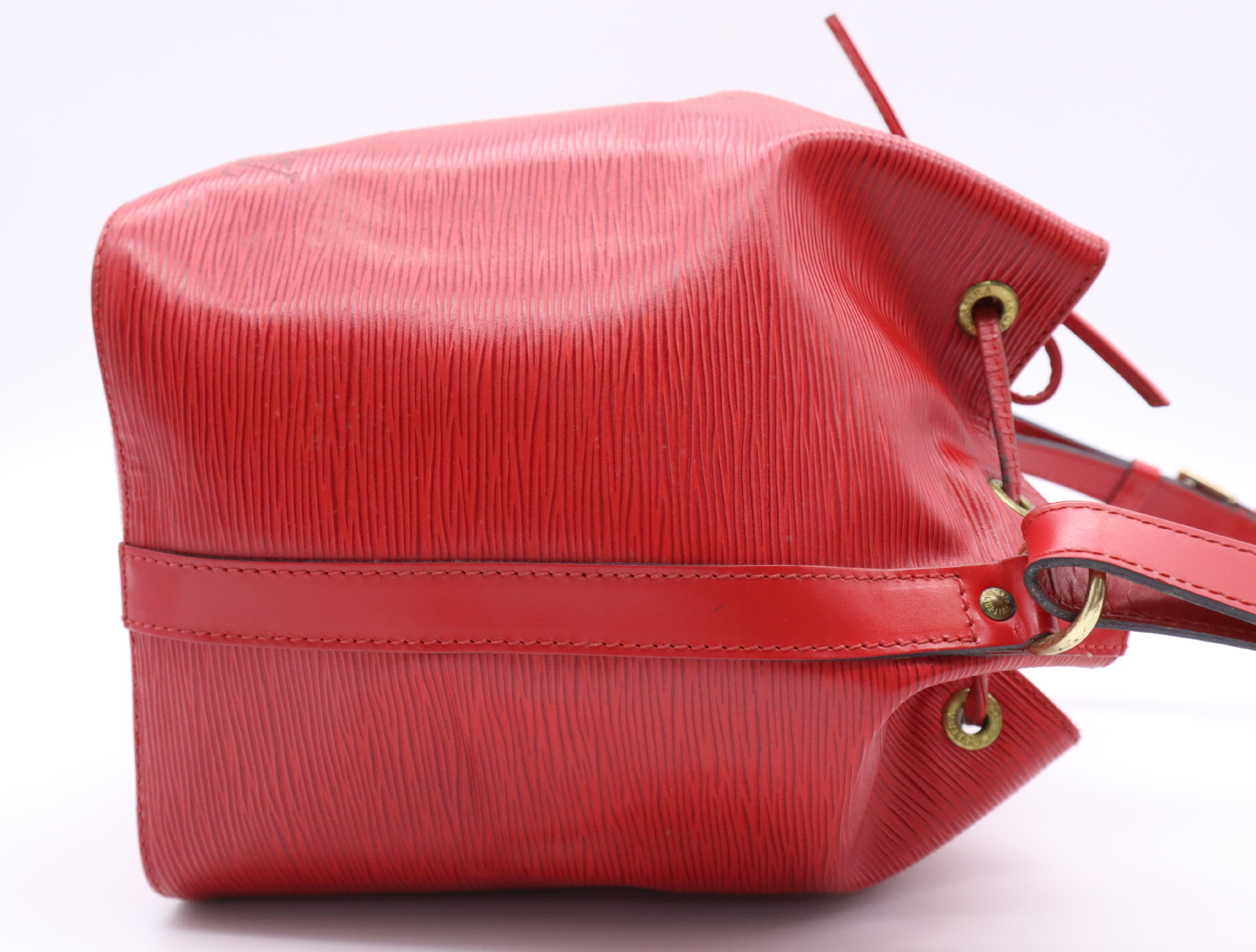 M44107 Epi Petit Noe Castilian Red Shoulder Bag — view 5