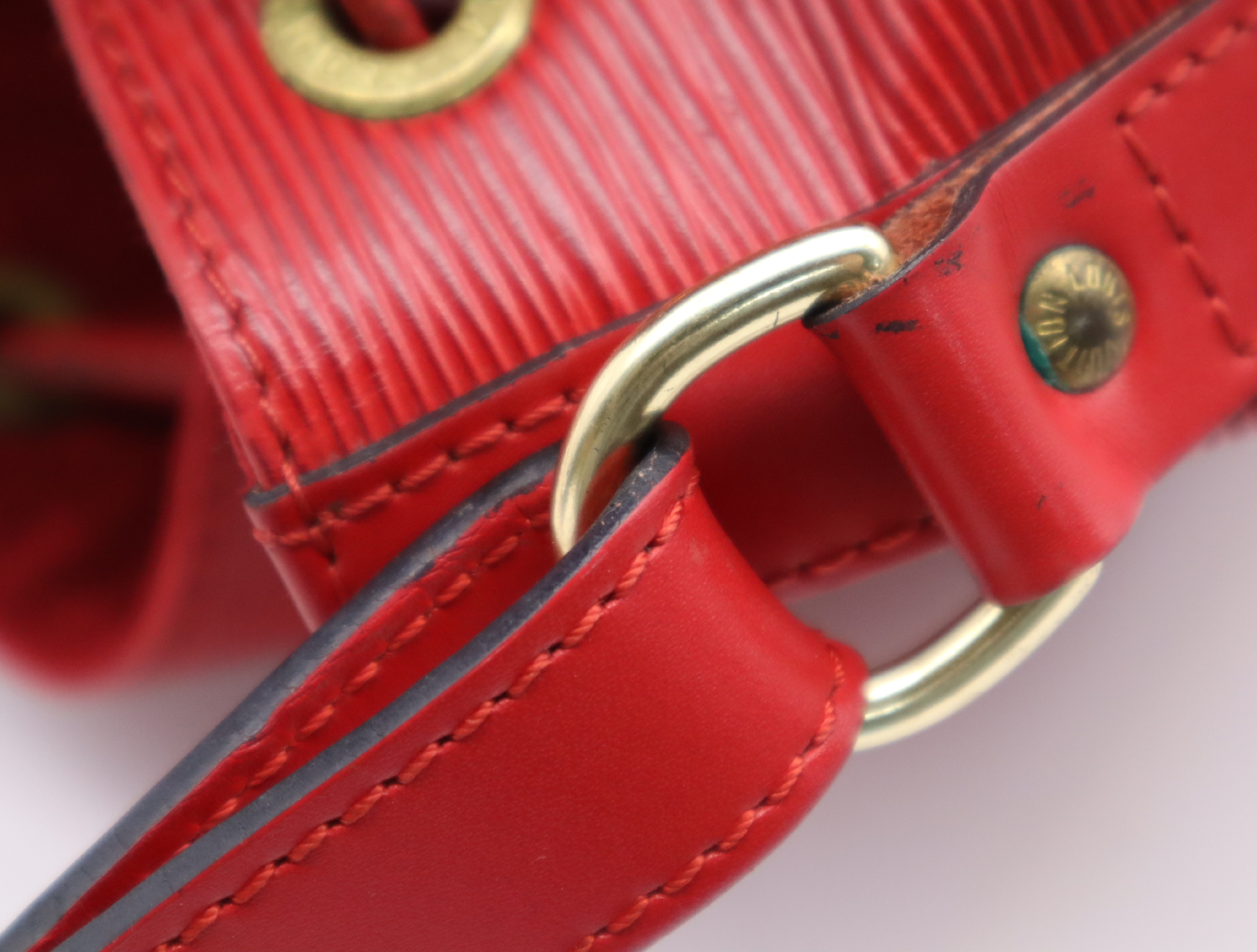 M44107 Epi Petit Noe Castilian Red Shoulder Bag — view 9