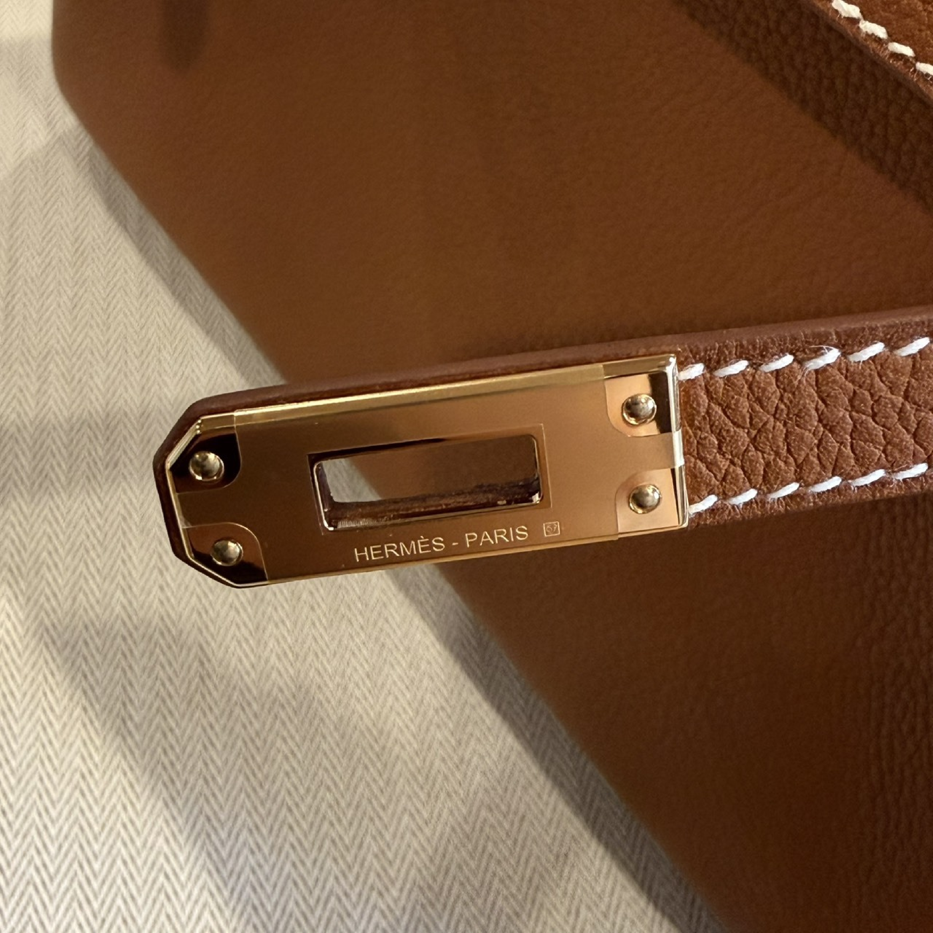 Kelly Retourne25 Fauve Barenia Faubourg Calfskin GHW G stamp Handbag — view 11