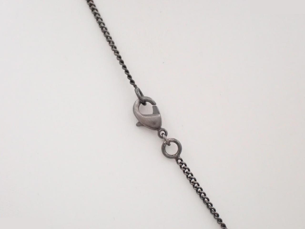 necklace, model 10A, Coco Mark, marble pearl, gunmetal chain. — view 2