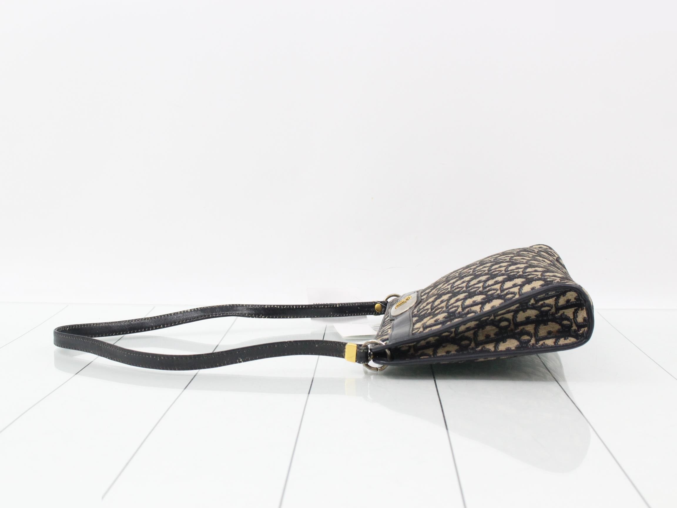 Shoulder bag — view 4