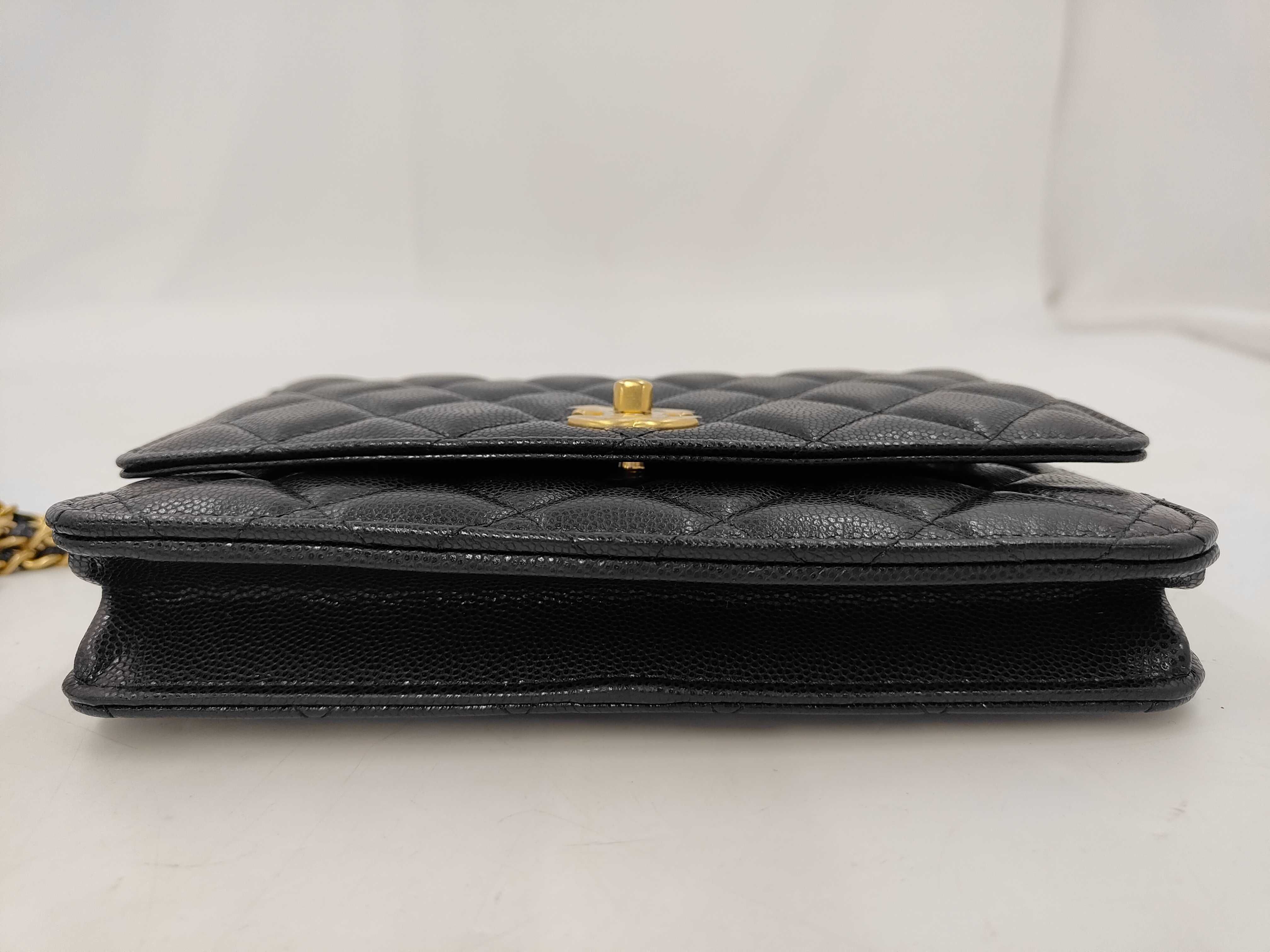 Matelassé Caviar Skin Gold Hardware Chain Wallet Shoulder Bag — view 6