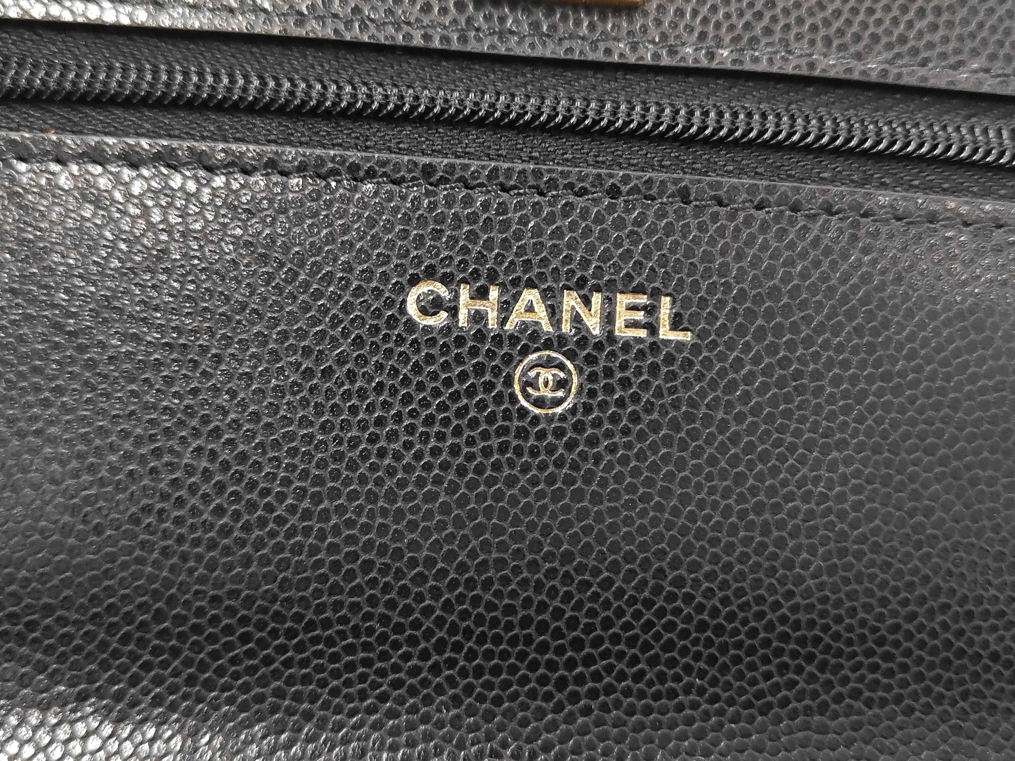 Matelassé Caviar Skin Gold Hardware Chain Wallet Shoulder Bag — view 10