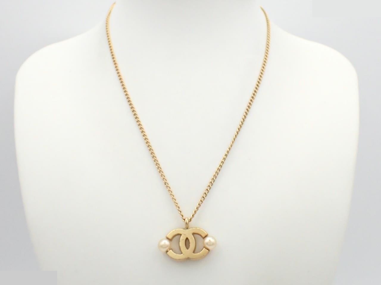 Coco Mark Necklace Pearl Gold 02A — view 3