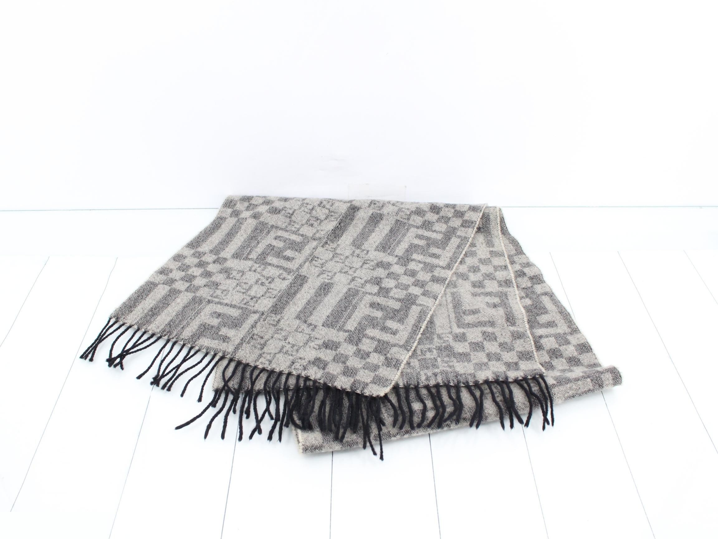 Other lines: Small items, accessories, and scarves — view 2