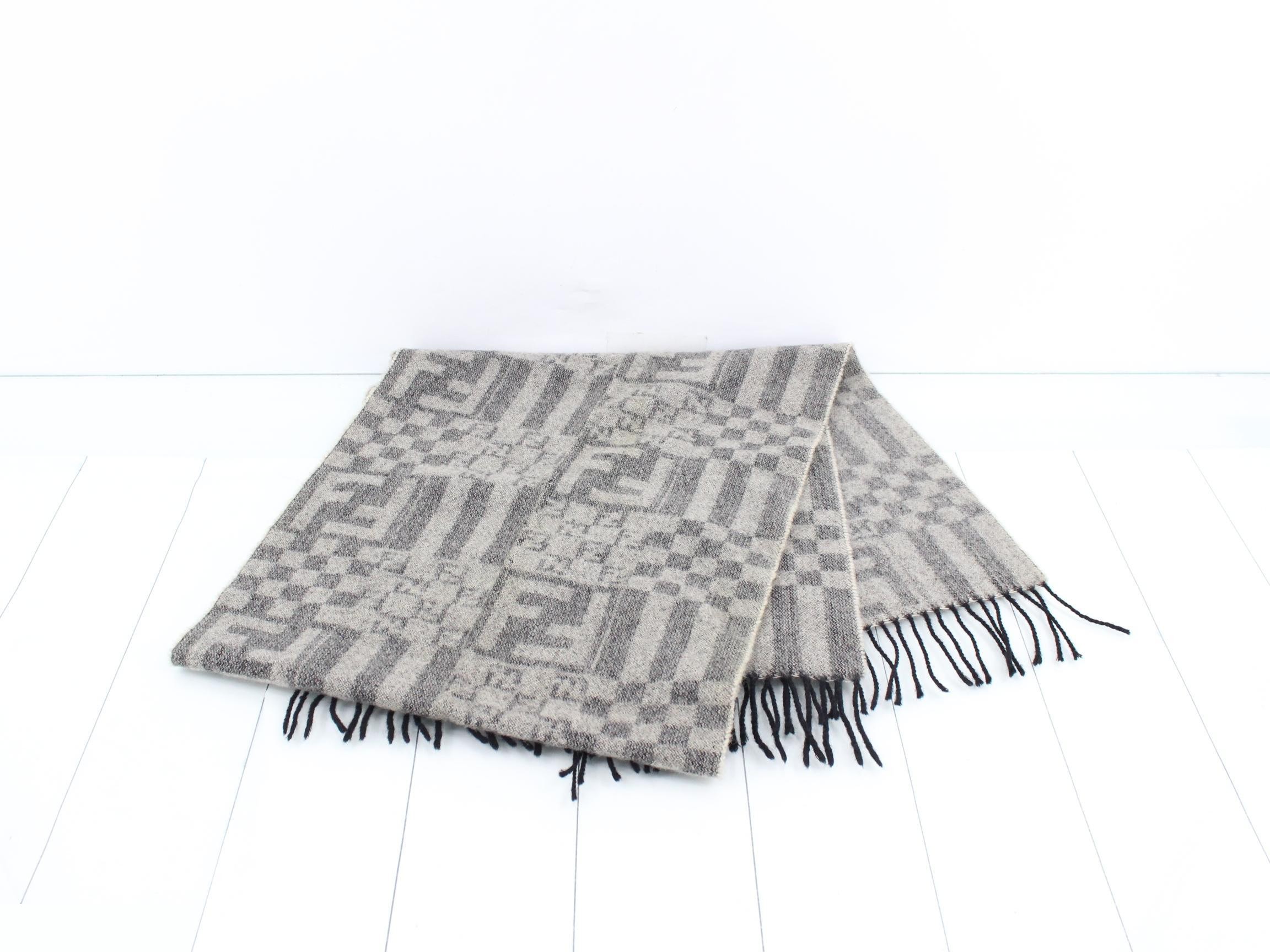 Other lines: Small items, accessories, and scarves — view 3