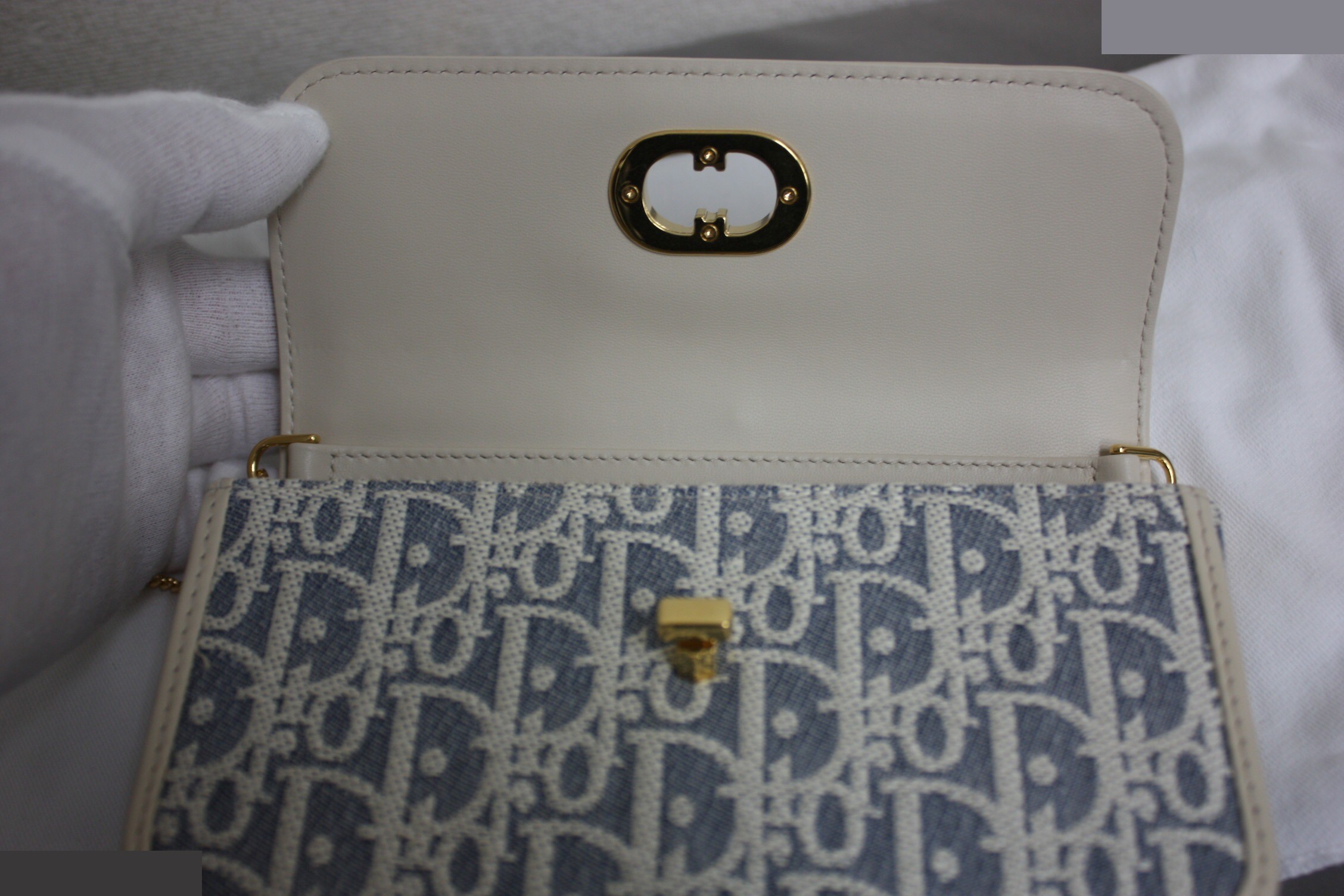 Other lines: Bags & Shoulder Bags - Caro Chain Shoulder Bag — view 11
