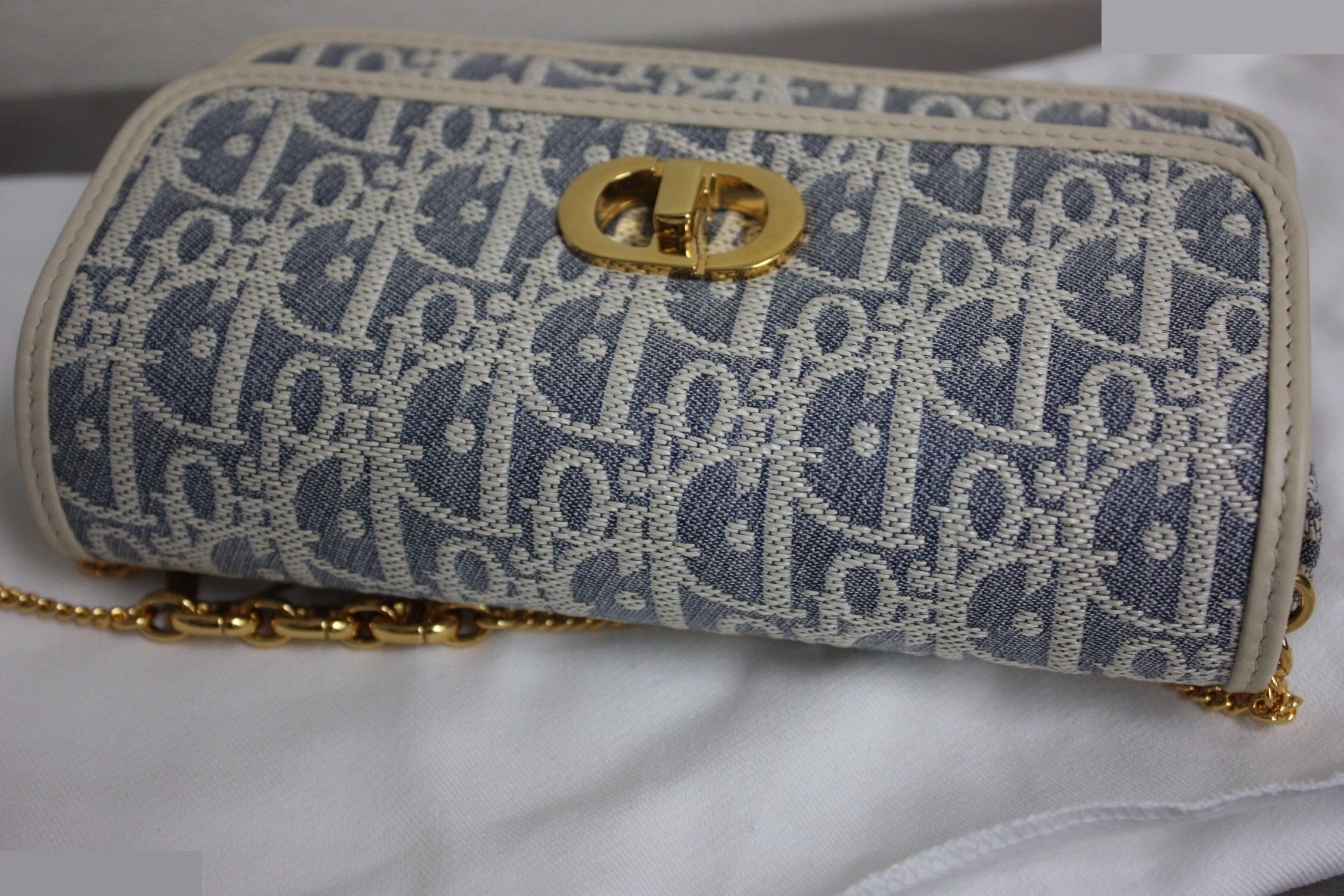 Other lines: Bags & Shoulder Bags - Caro Chain Shoulder Bag — view 10