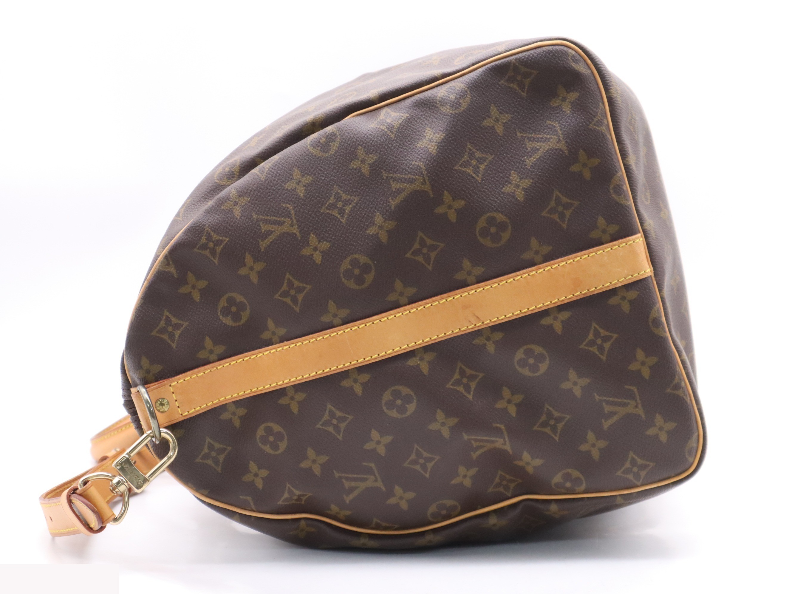 Keepall Bandoulière 60 with shoulder strap, name tag, and handle. — view 3