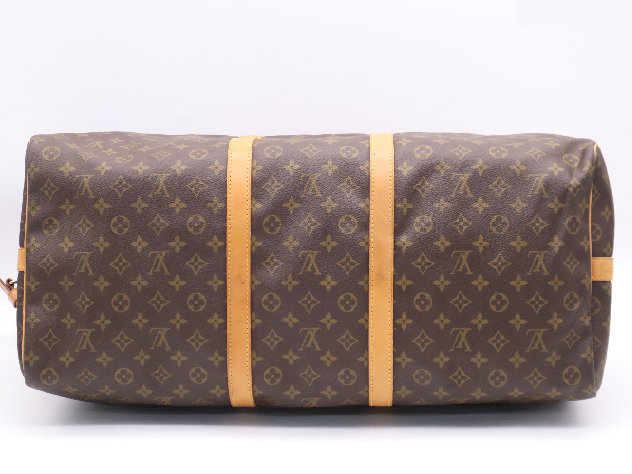 Keepall Bandoulière 60 with shoulder strap, name tag, and handle. — view 4