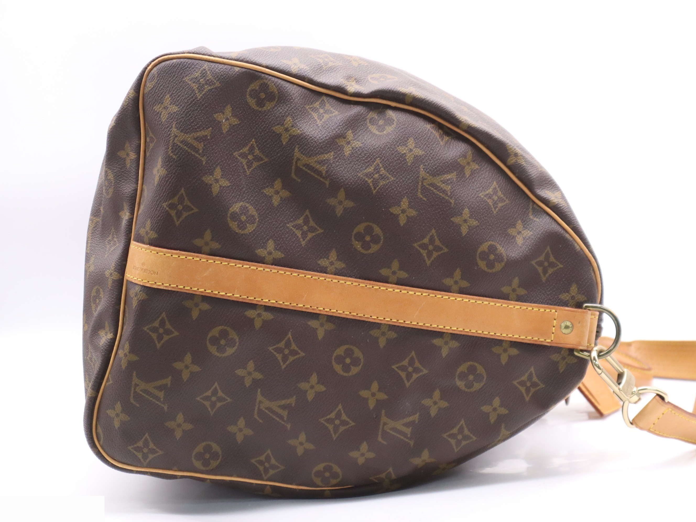 Keepall Bandoulière 60 with shoulder strap, name tag, and handle. — view 5