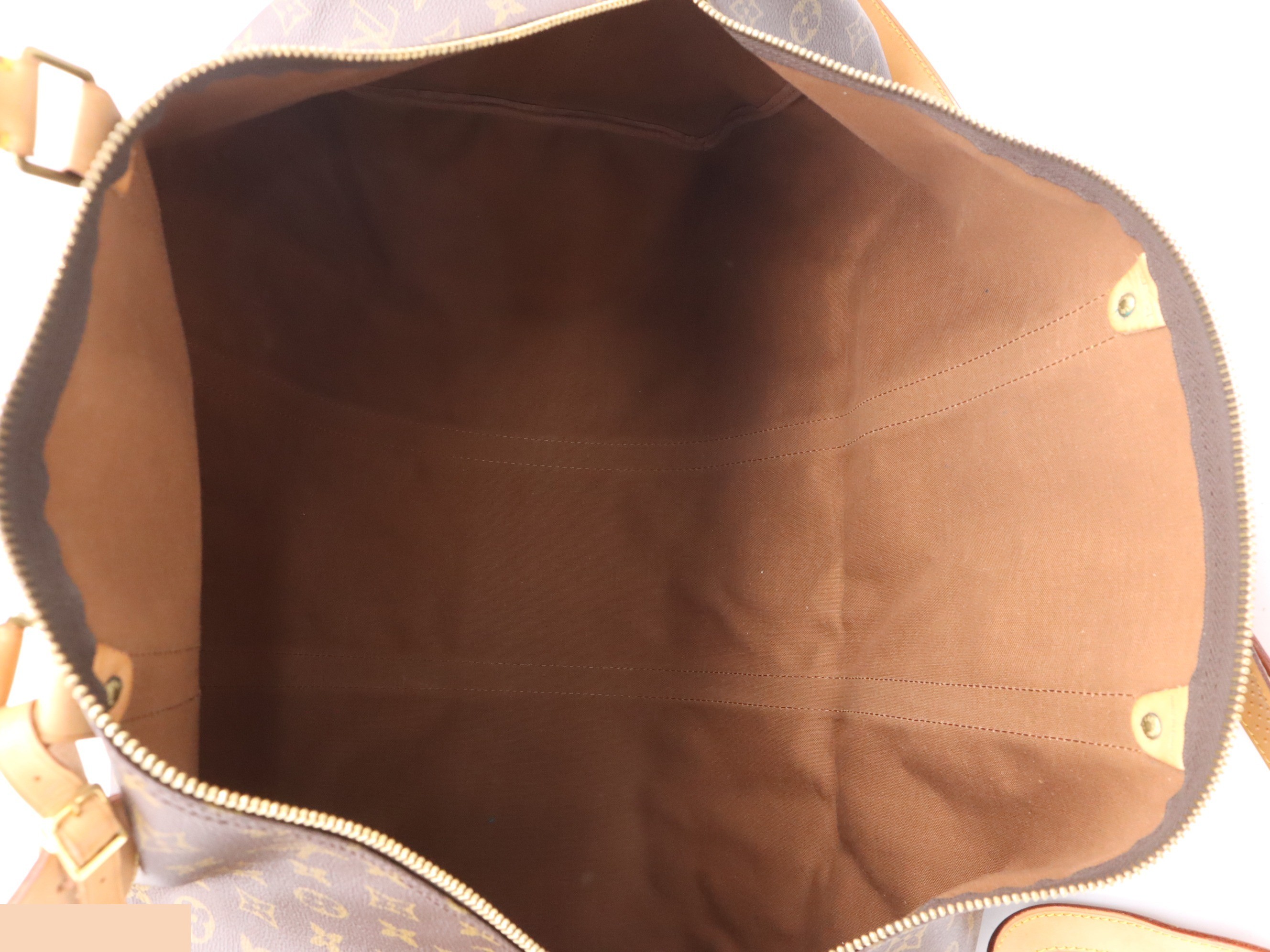 Keepall Bandoulière 60 with shoulder strap, name tag, and handle. — view 7