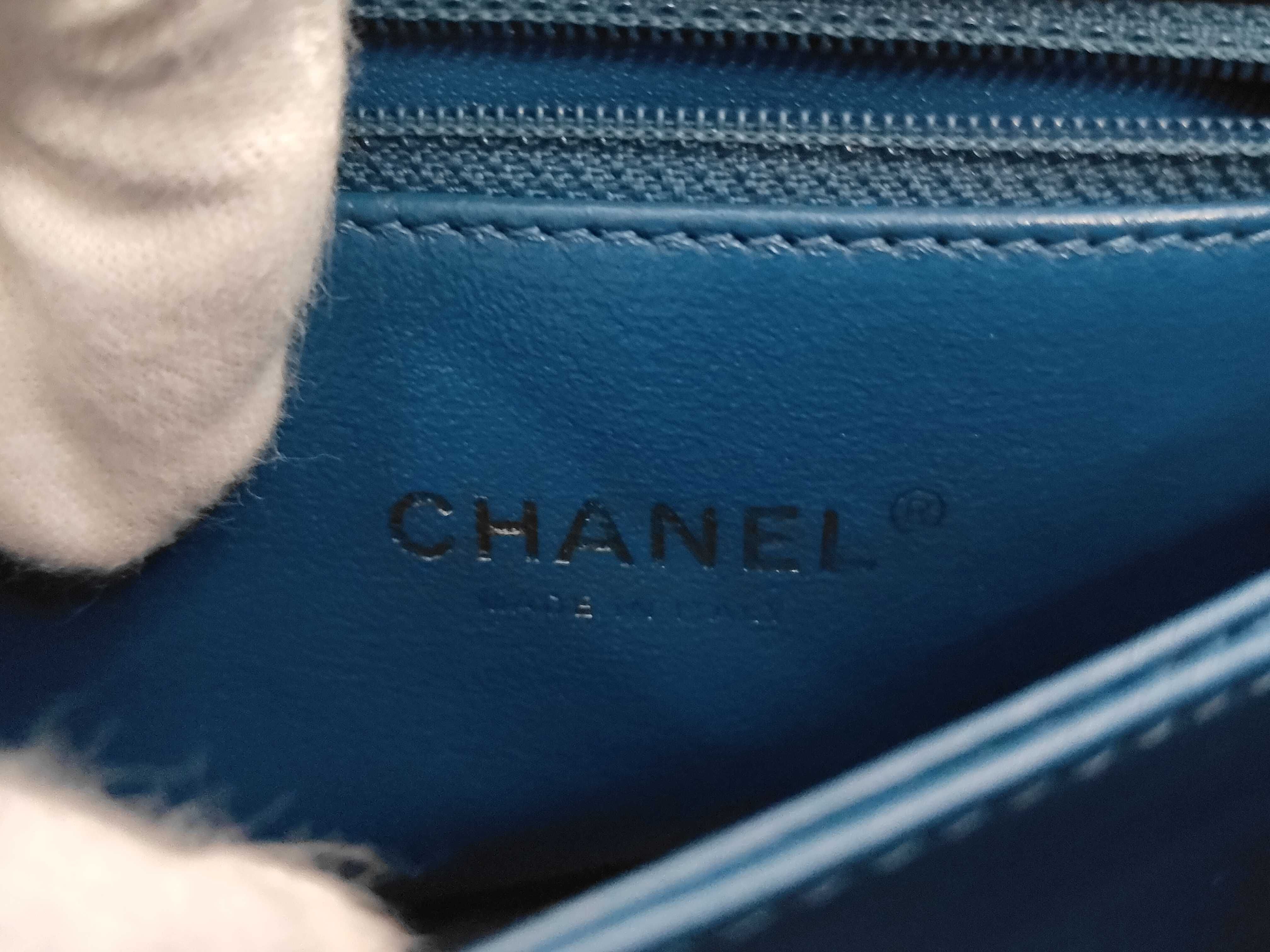 V Stitch Chevron Coco Handle XS Leather Handbag — view 11