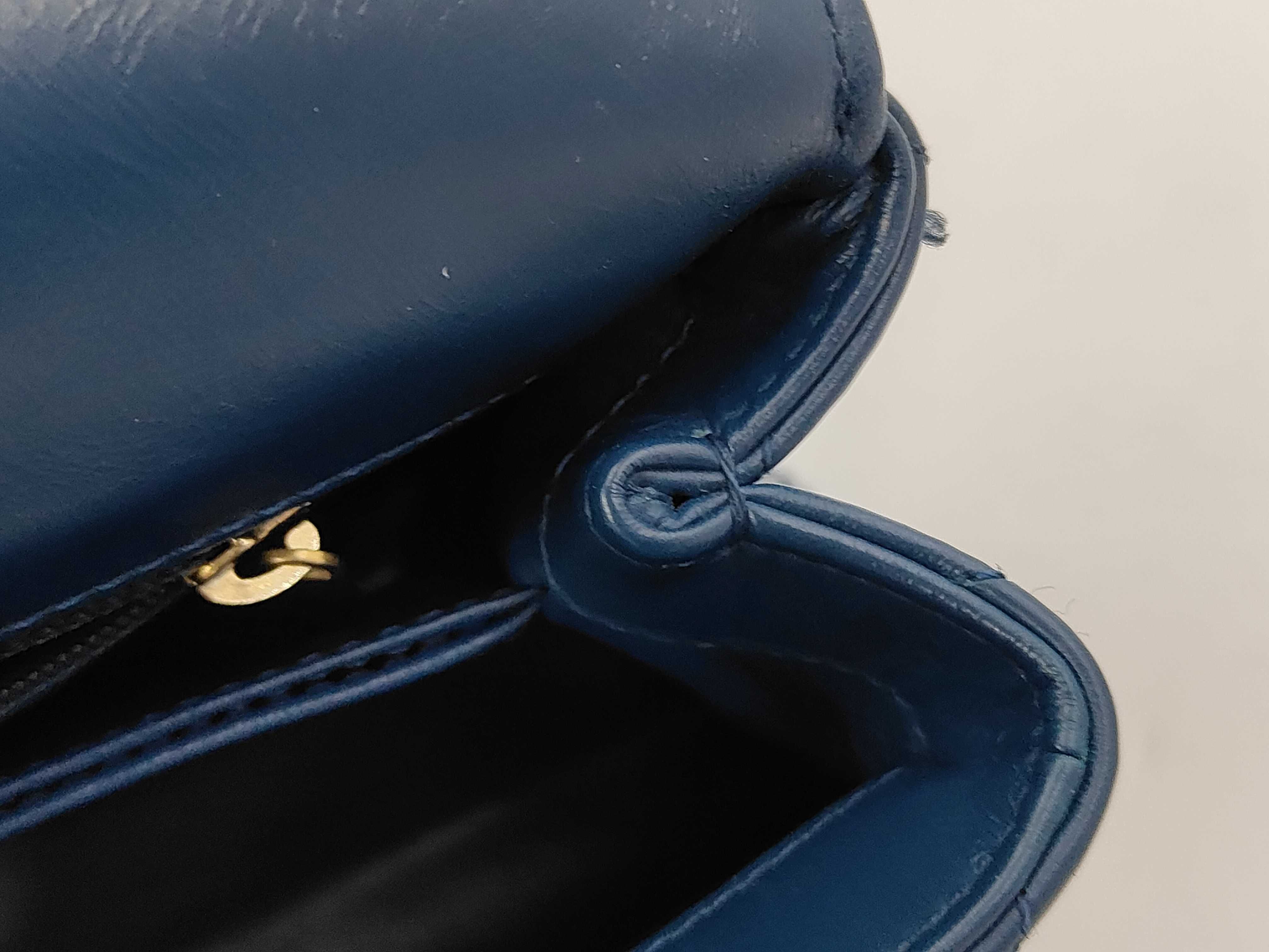 V Stitch Chevron Coco Handle XS Leather Handbag — view 13