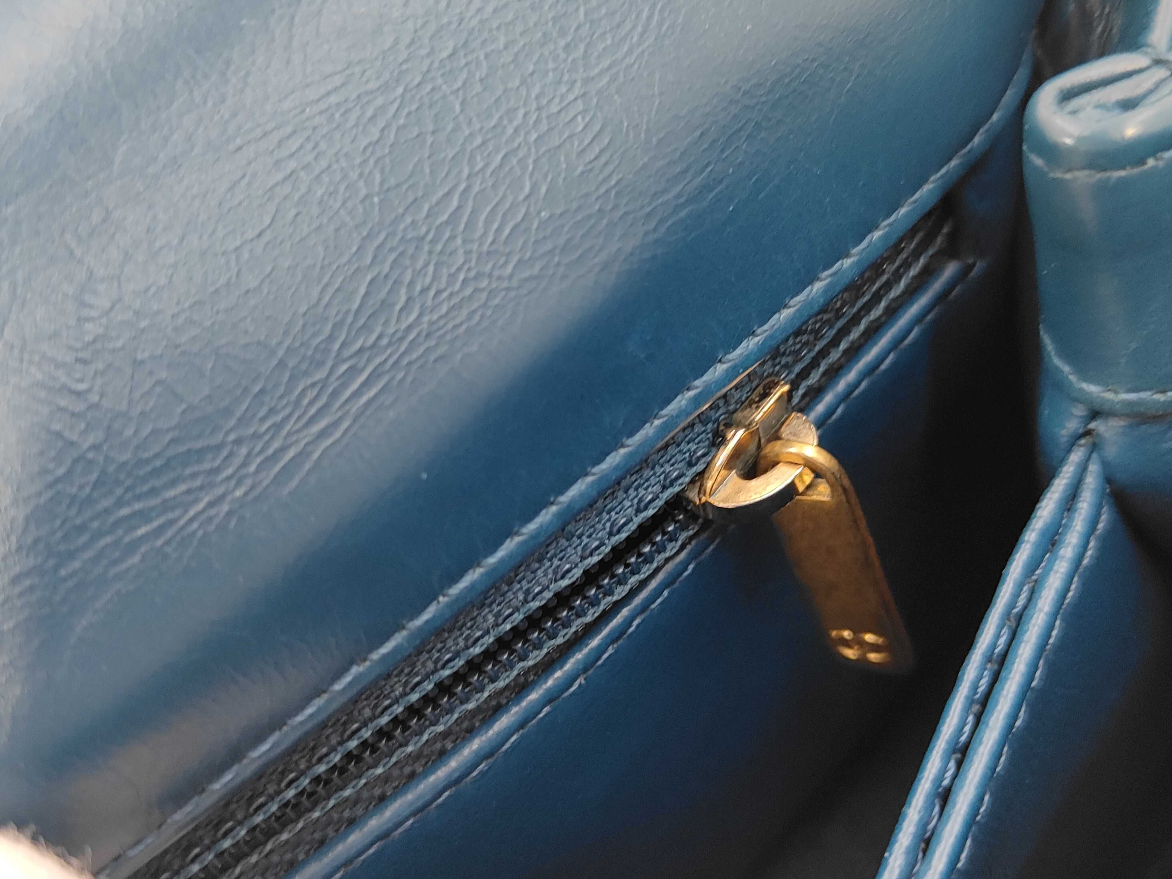 V Stitch Chevron Coco Handle XS Leather Handbag — view 15