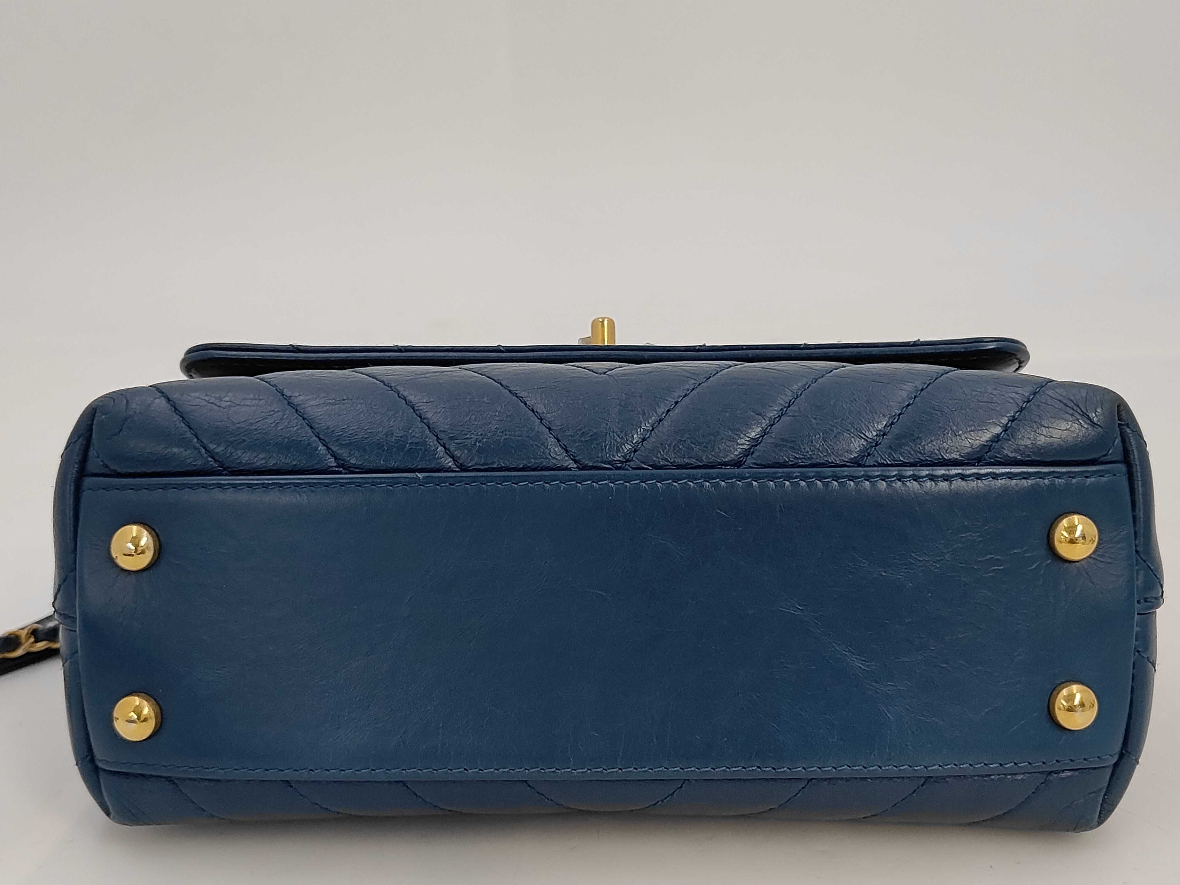 V Stitch Chevron Coco Handle XS Leather Handbag — view 4