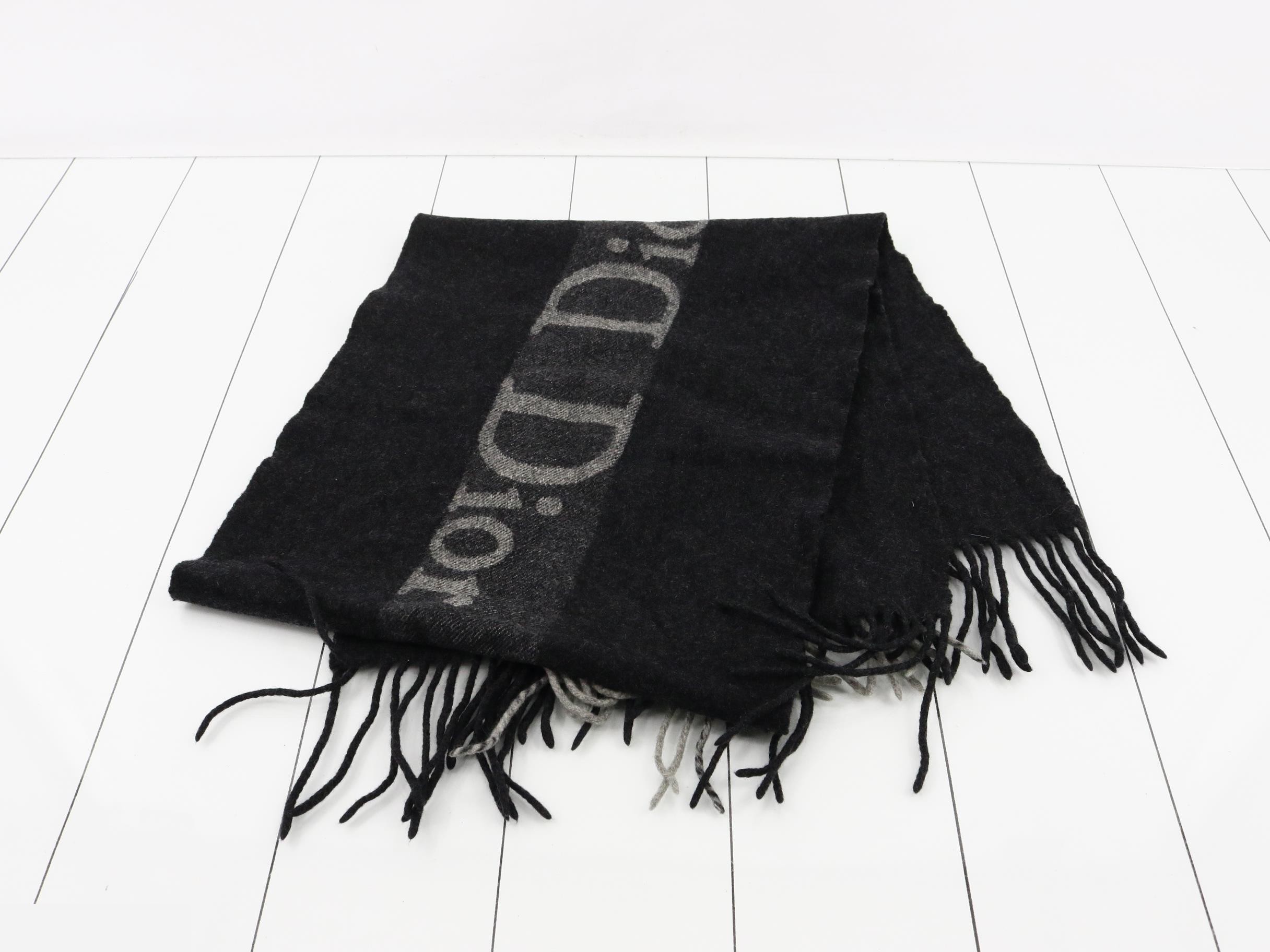 Other lines: Small items, accessories, and scarves — view 3