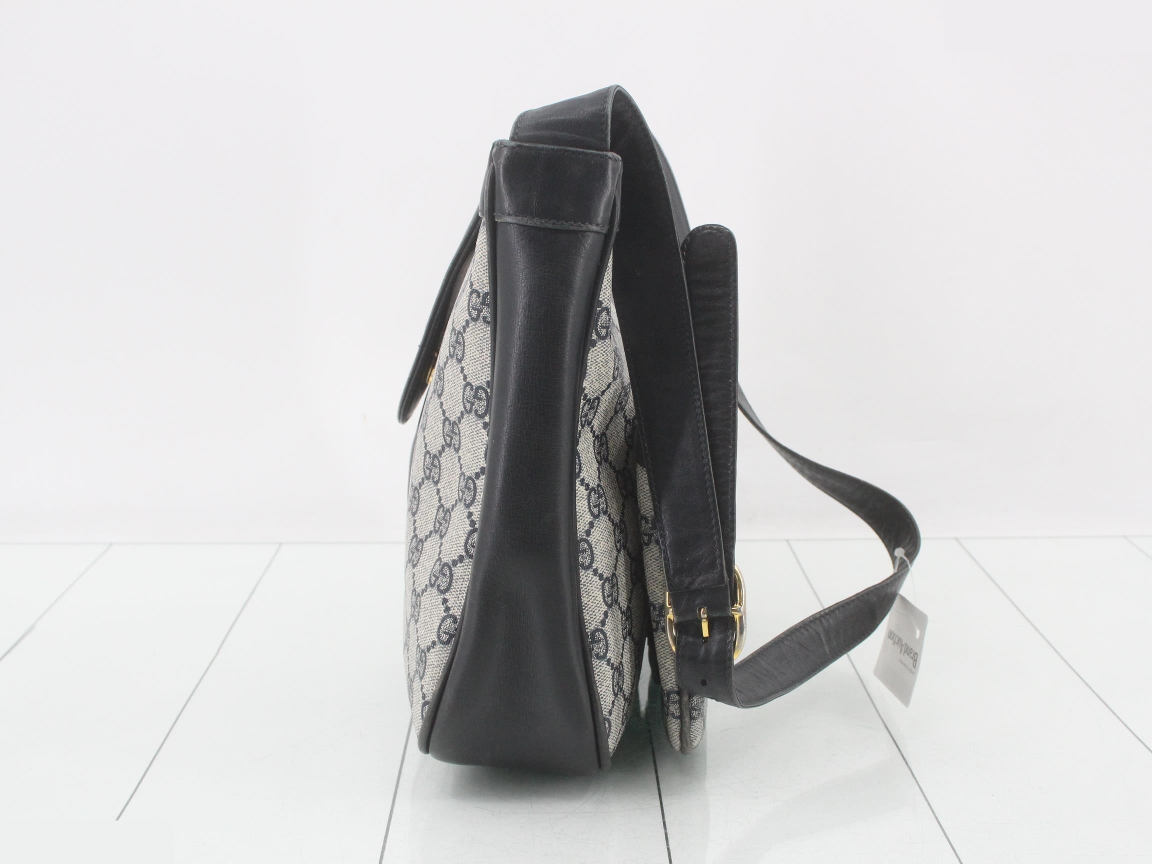 Vintage Gucci GG Supreme shoulder bag with pouch — view 4