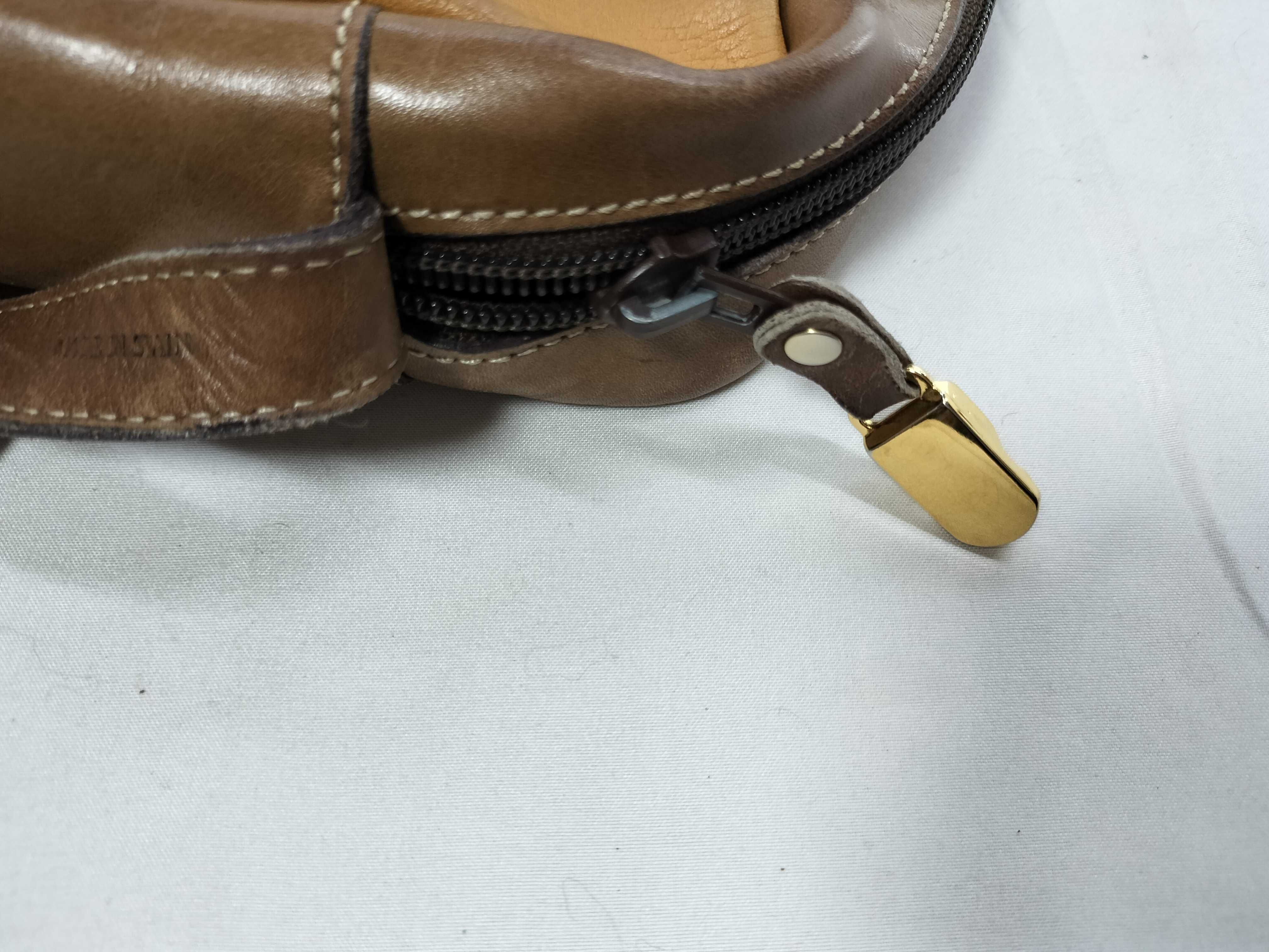 Anagram Leather Shoulder Bag — view 13
