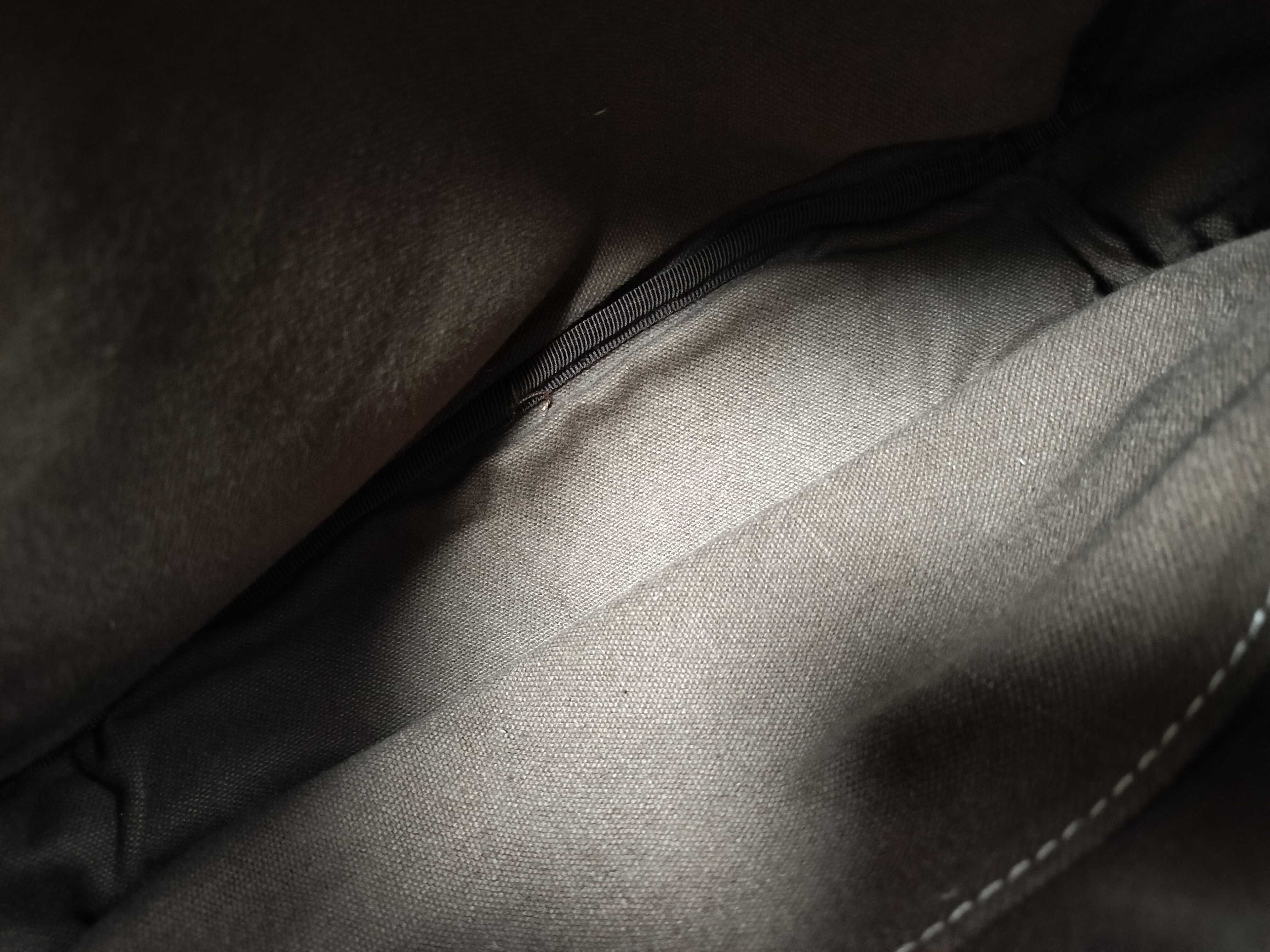Anagram Leather Shoulder Bag — view 10