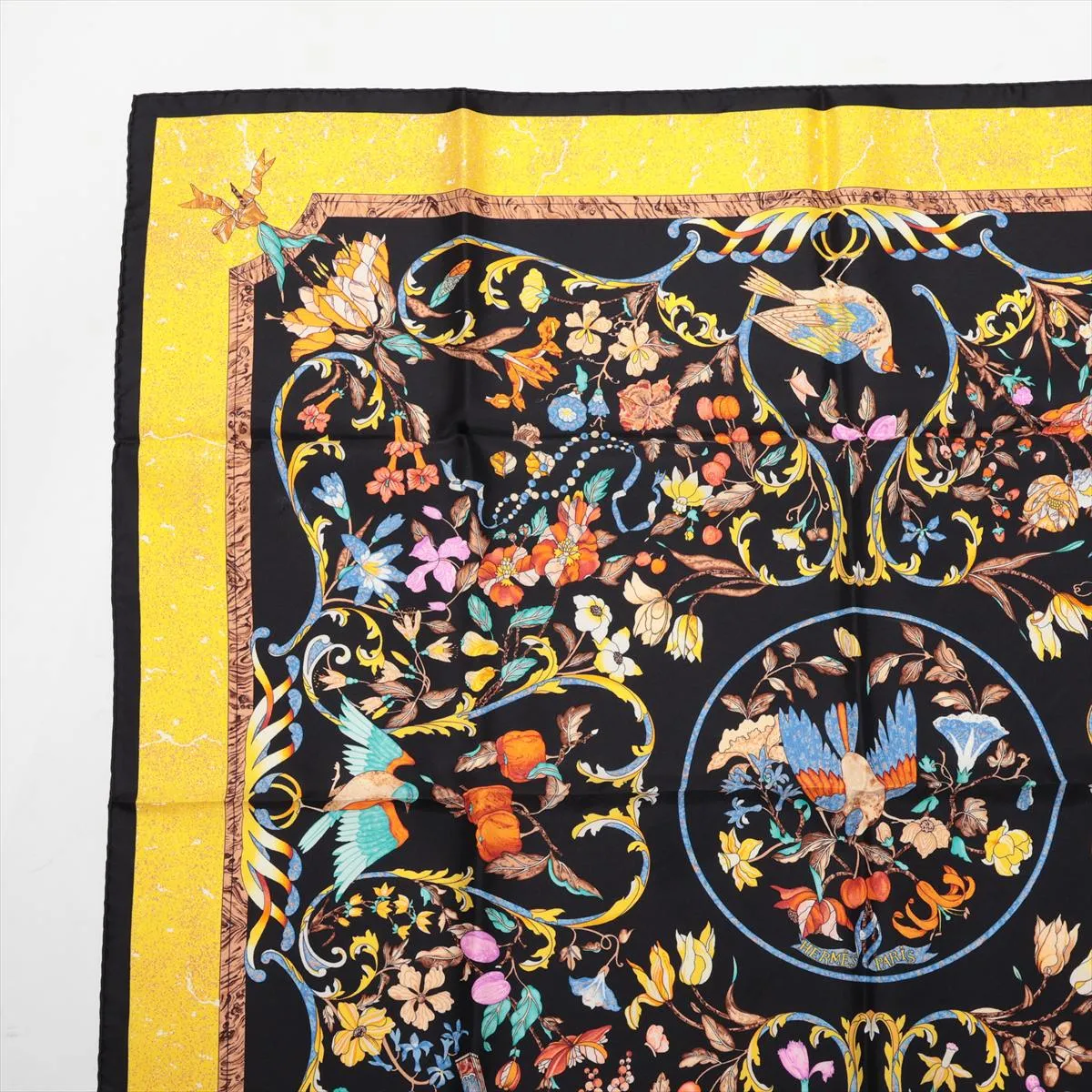 Carre 90 PIERRES d' ORIENT et d' OCCIDENT Oriental stone and Western stonework Scarf Silk Black x Yellow Thread Fuzz Thread — view 2