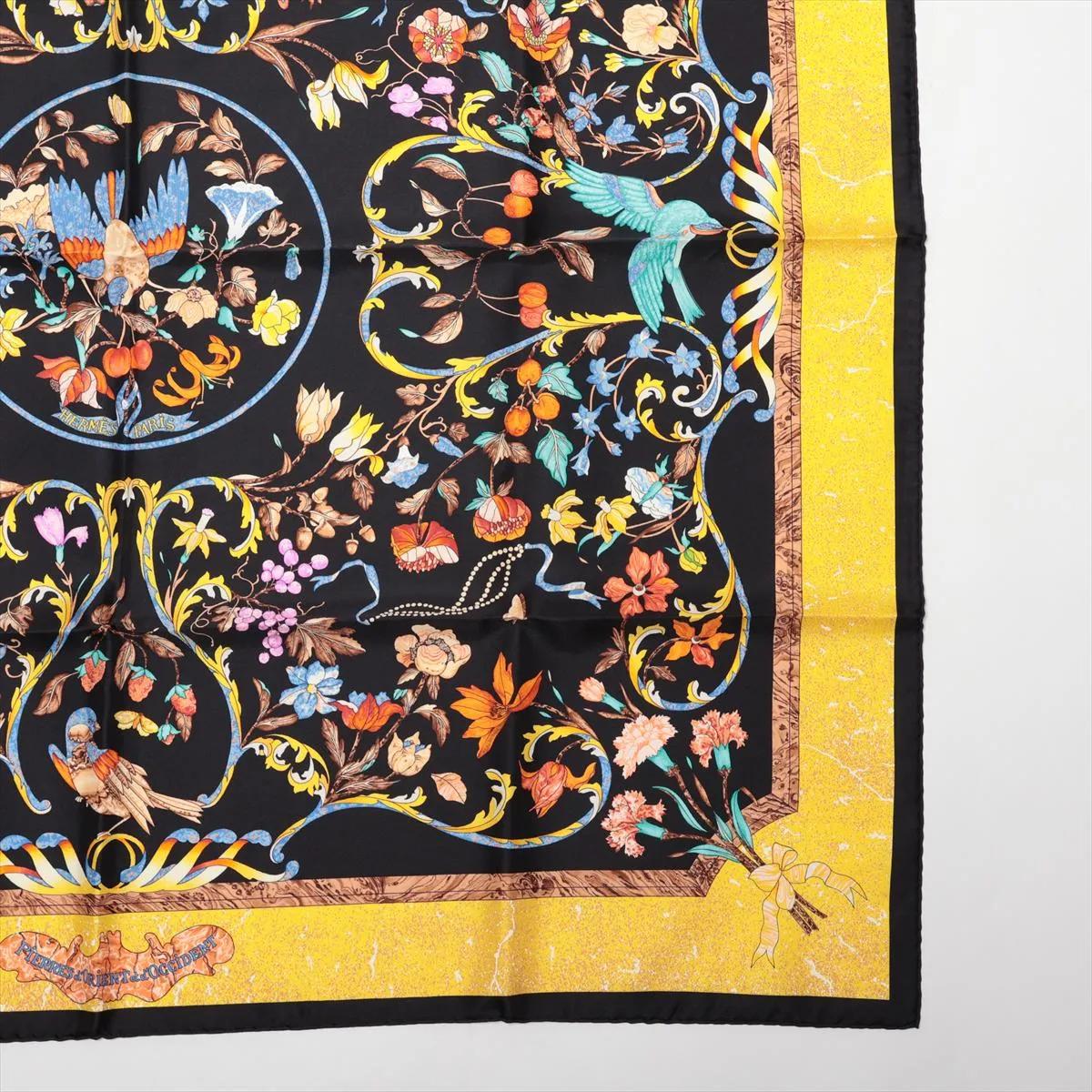 Carre 90 PIERRES d' ORIENT et d' OCCIDENT Oriental stone and Western stonework Scarf Silk Black x Yellow Thread Fuzz Thread — view 4