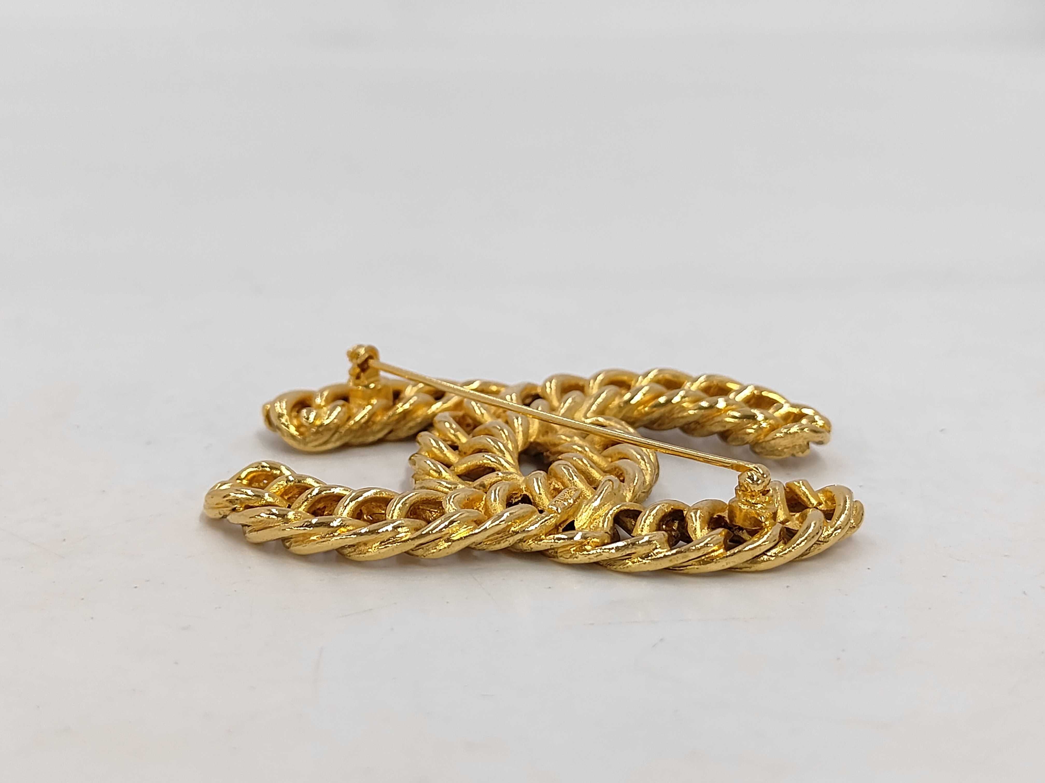 brooch — view 3