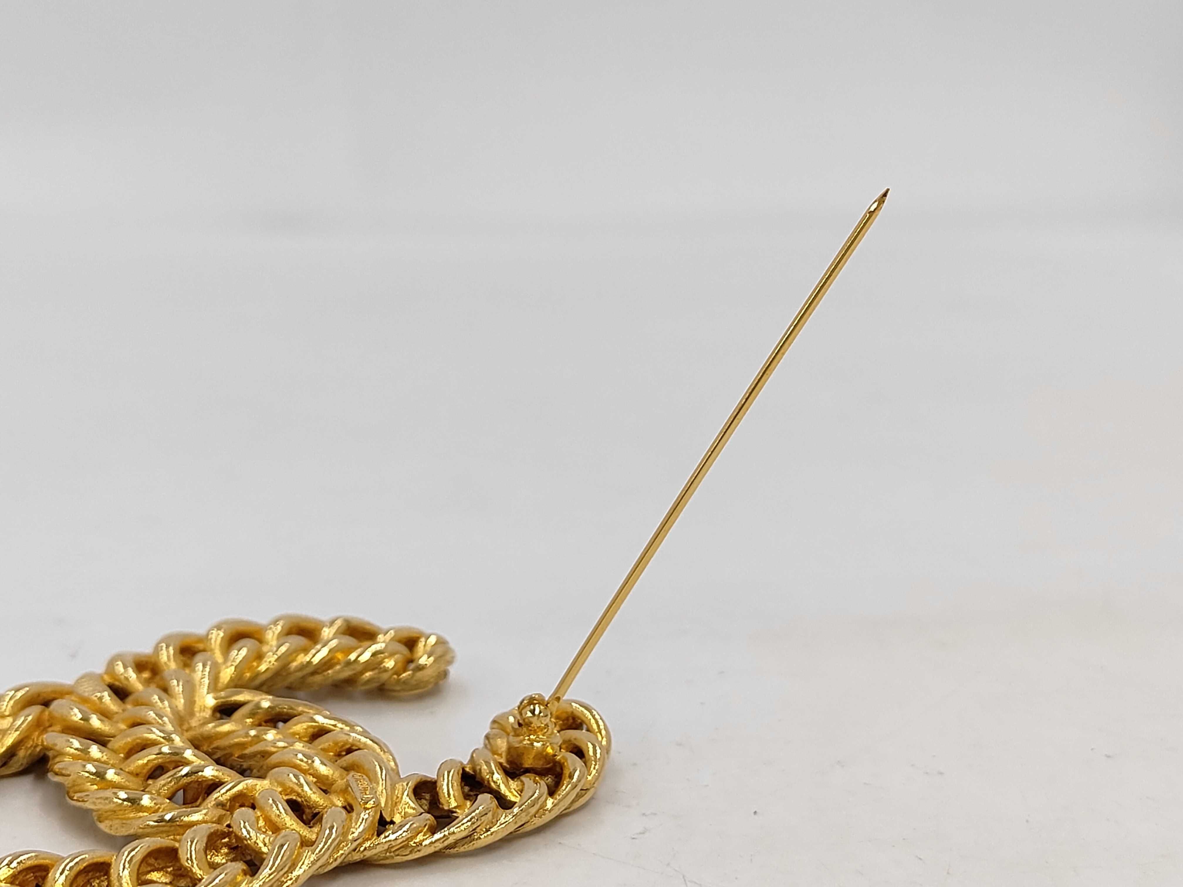 brooch — view 6