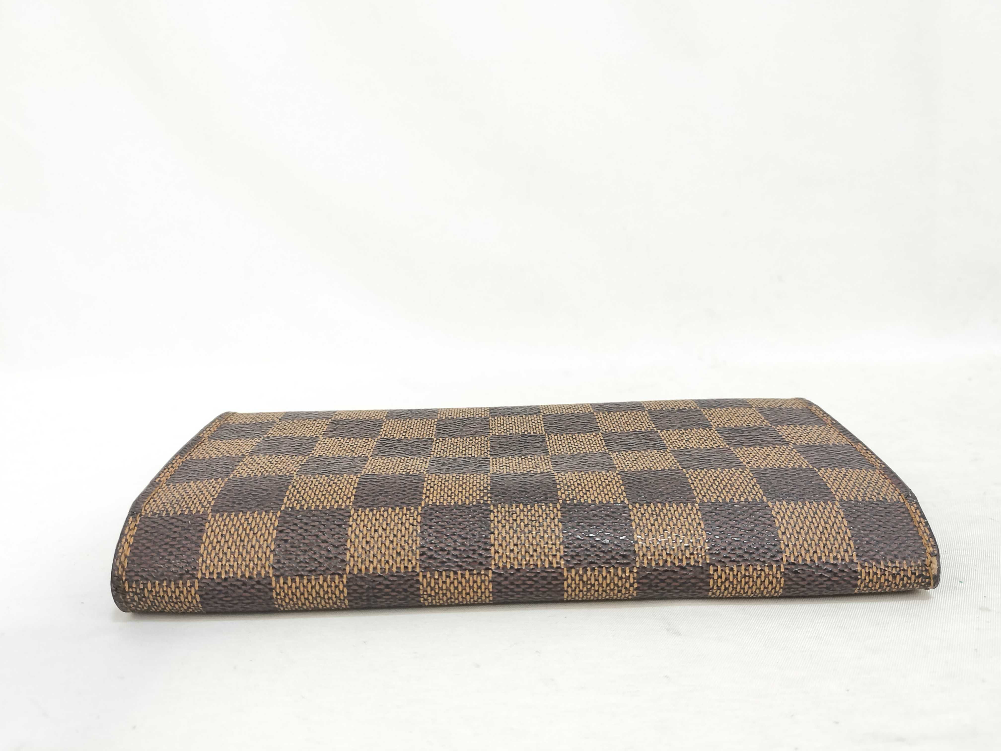 Damier Louis Vuitton Damier Portefeuille International Wallet — view 3