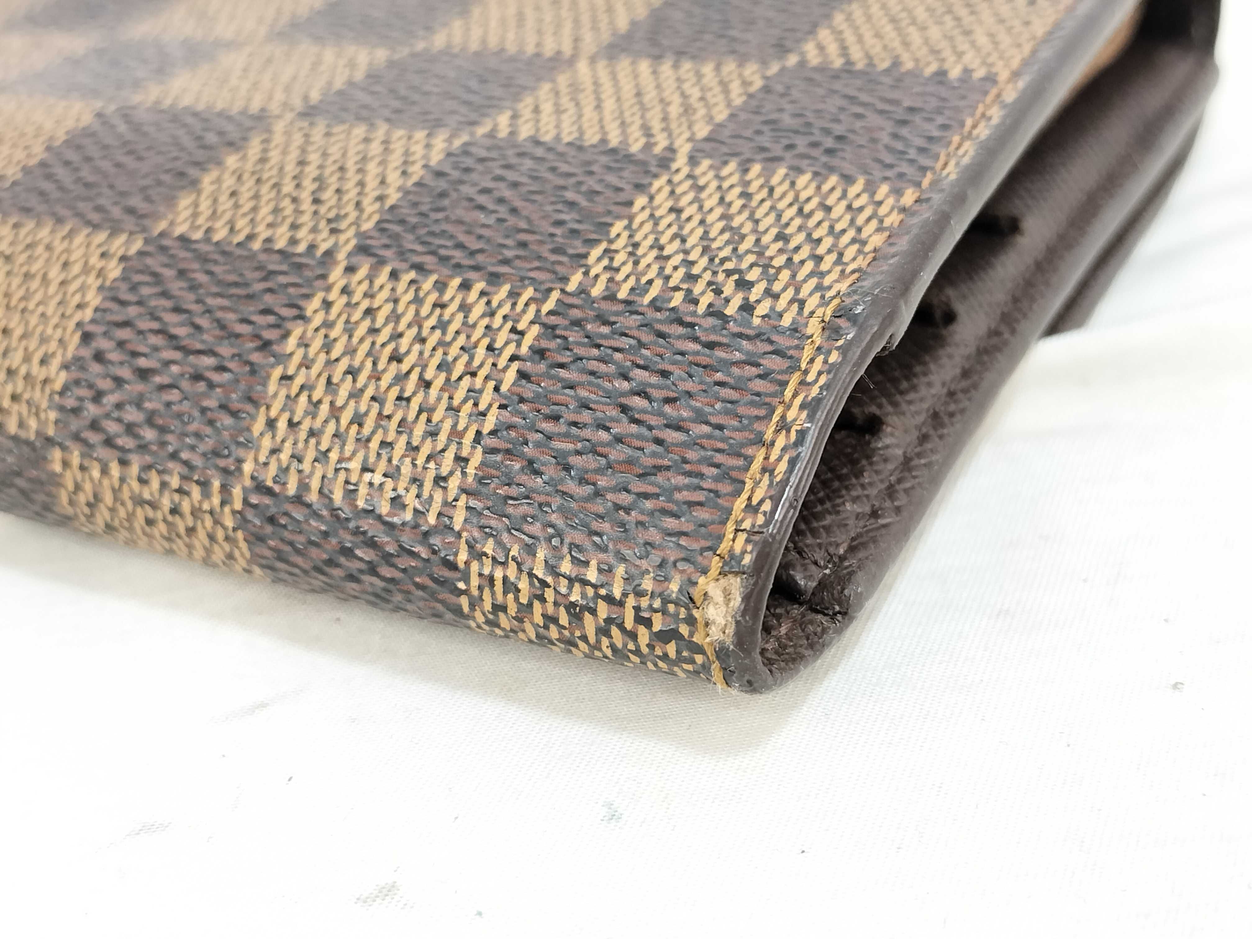 Damier Louis Vuitton Damier Portefeuille International Wallet — view 4