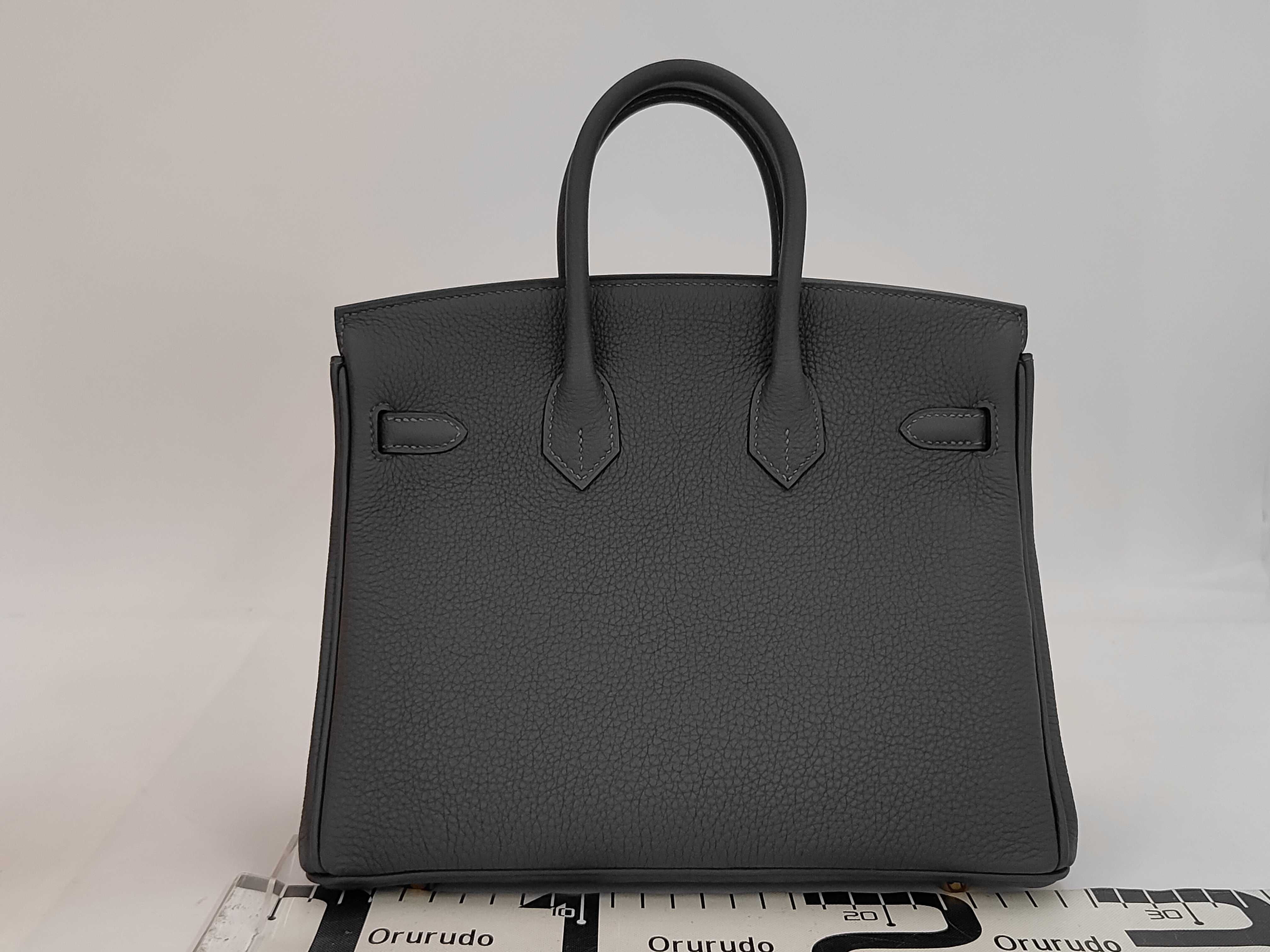 Birkin 25 Gris Misty, Gold Hardware, Gold Stamp, Togo Leather, Gray Handbag — view 2