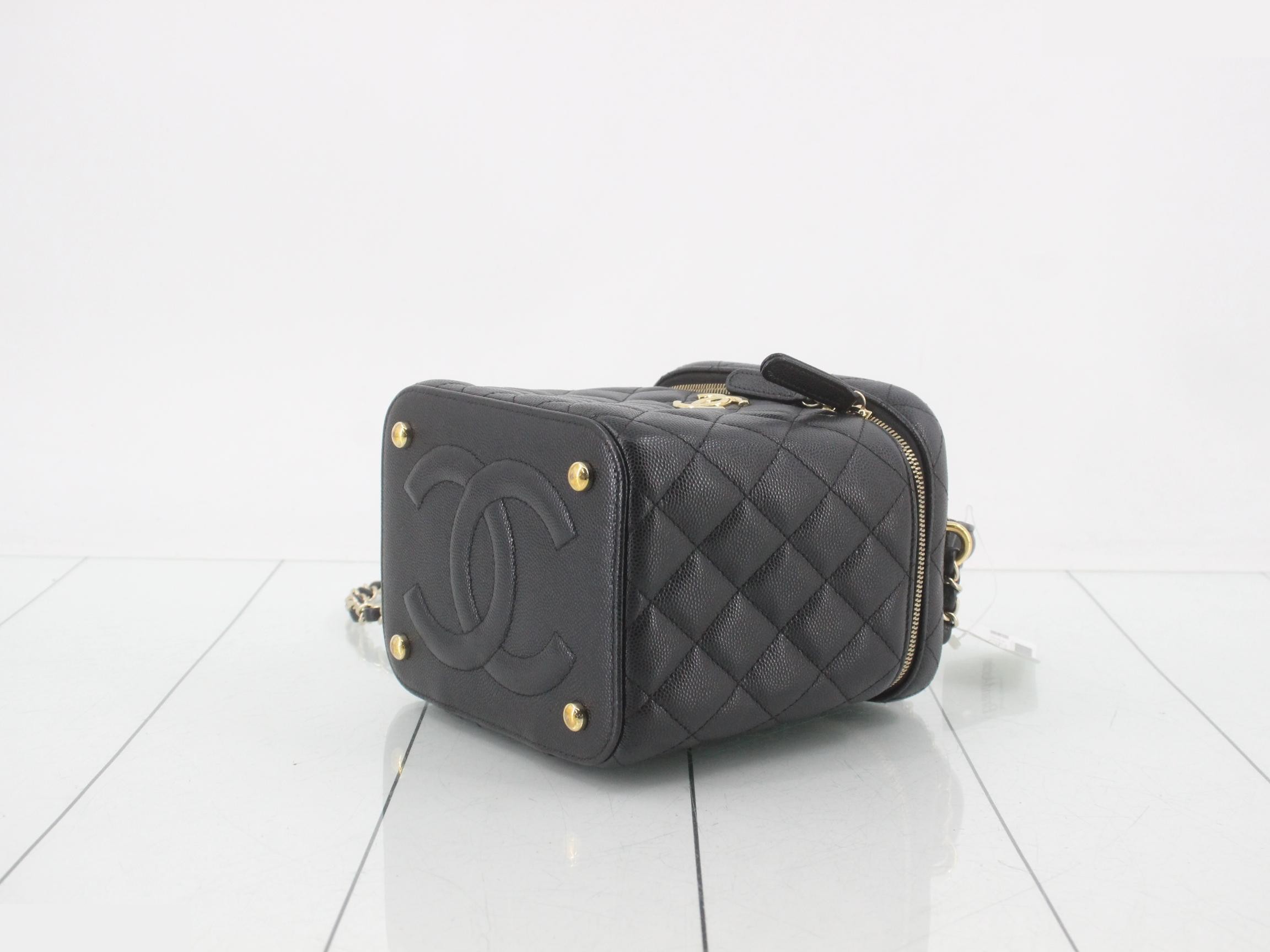 IC Plate Matelassé Caviar Skin 2-Way Vanity — view 6
