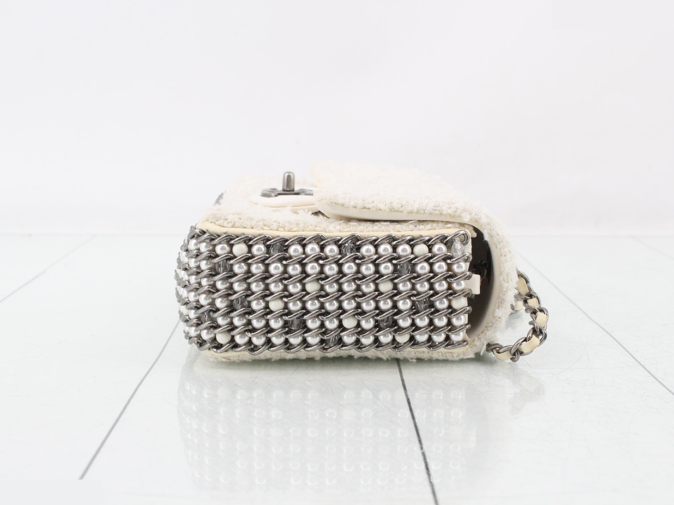 Matelassé Pile Chain Shoulder Bag — view 3