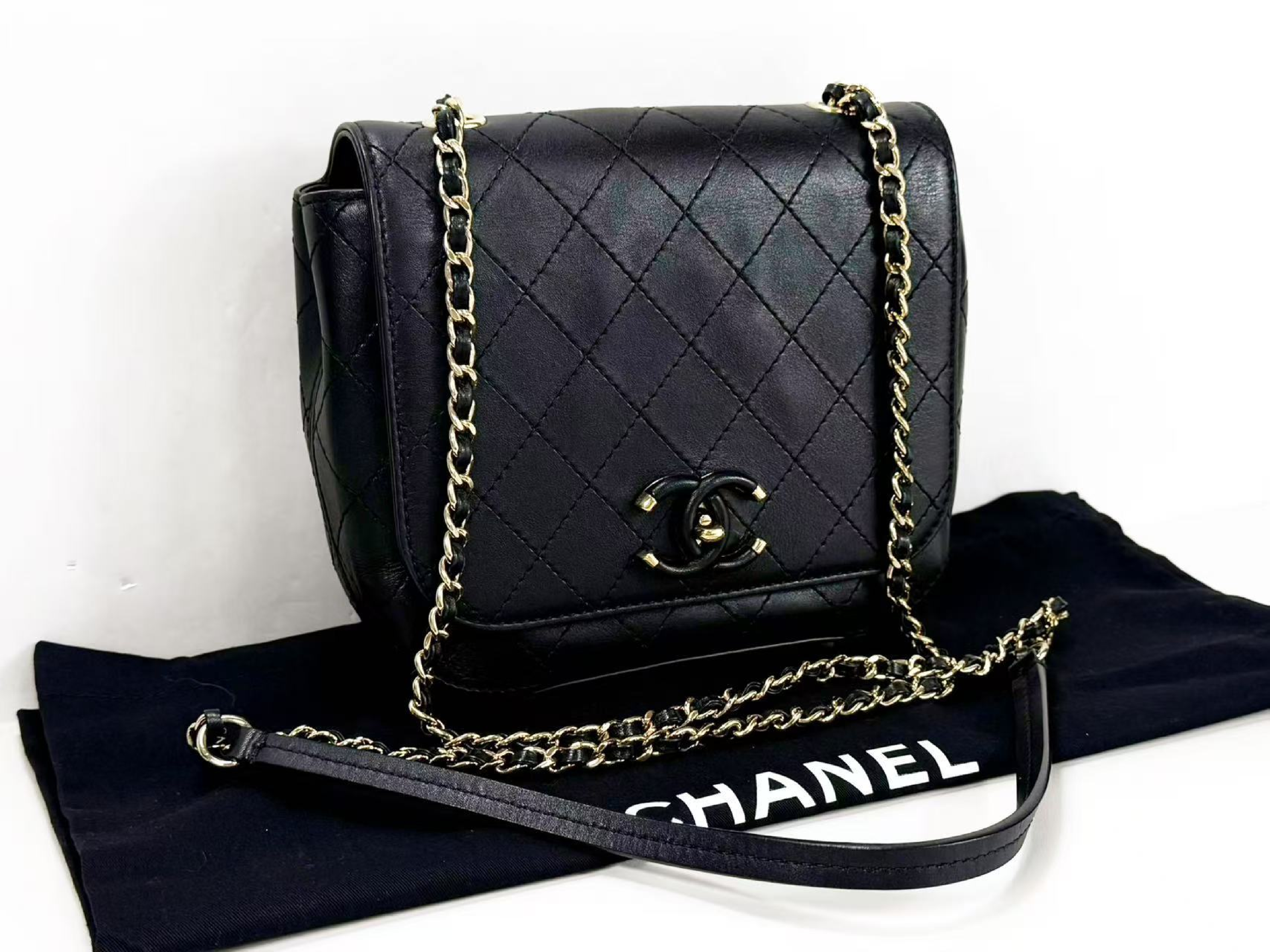 Black Matelassé Shoulder Bag, W19/H16/D4.5cm (approx.), serial number in the 27 range, with dust bag and seal, gold hardware, 27864295. — view 2