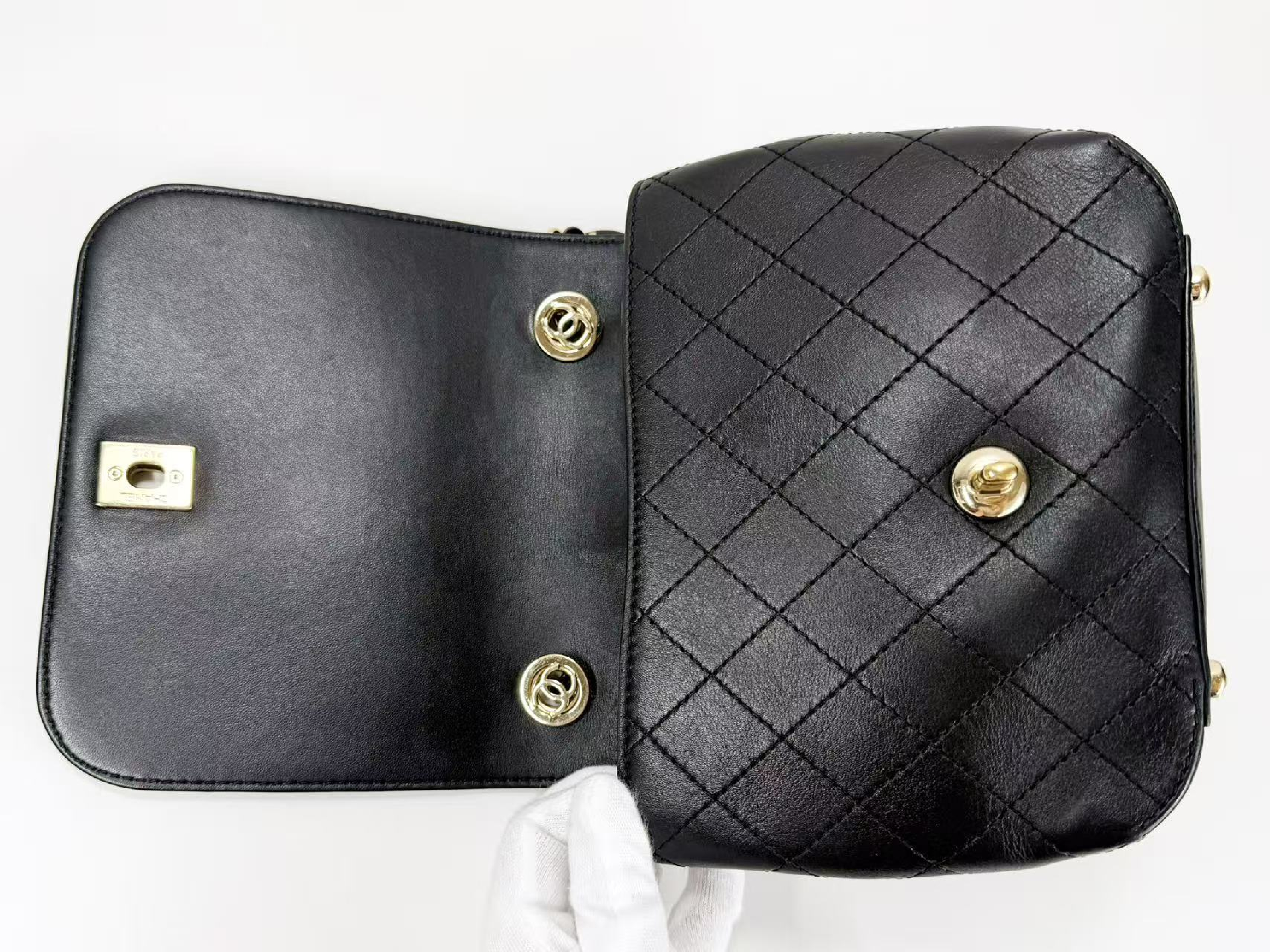Black Matelassé Shoulder Bag, W19/H16/D4.5cm (approx.), serial number in the 27 range, with dust bag and seal, gold hardware, 27864295. — view 12