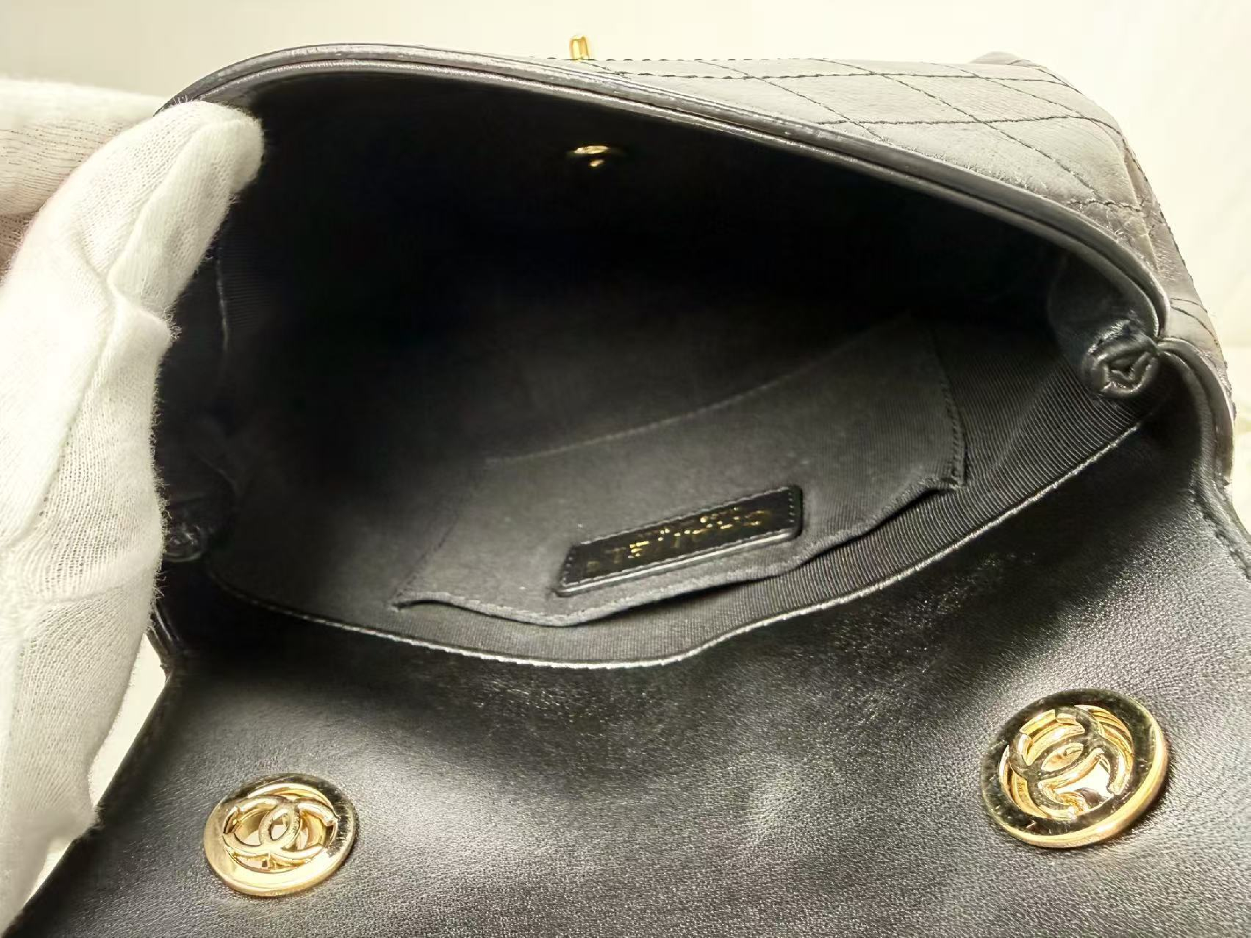 Black Matelassé Shoulder Bag, W19/H16/D4.5cm (approx.), serial number in the 27 range, with dust bag and seal, gold hardware, 27864295. — view 14