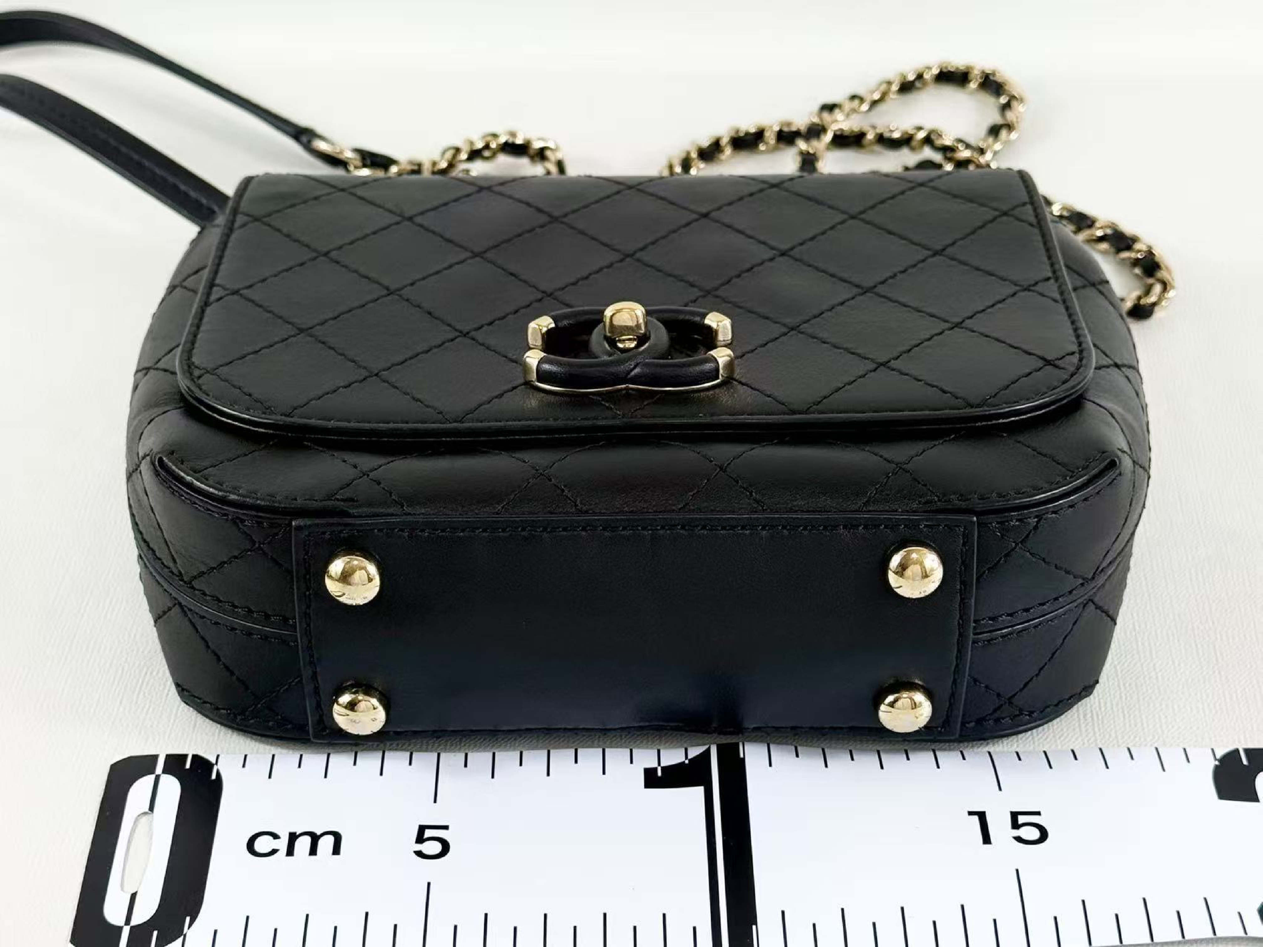 Black Matelassé Shoulder Bag, W19/H16/D4.5cm (approx.), serial number in the 27 range, with dust bag and seal, gold hardware, 27864295. — view 4
