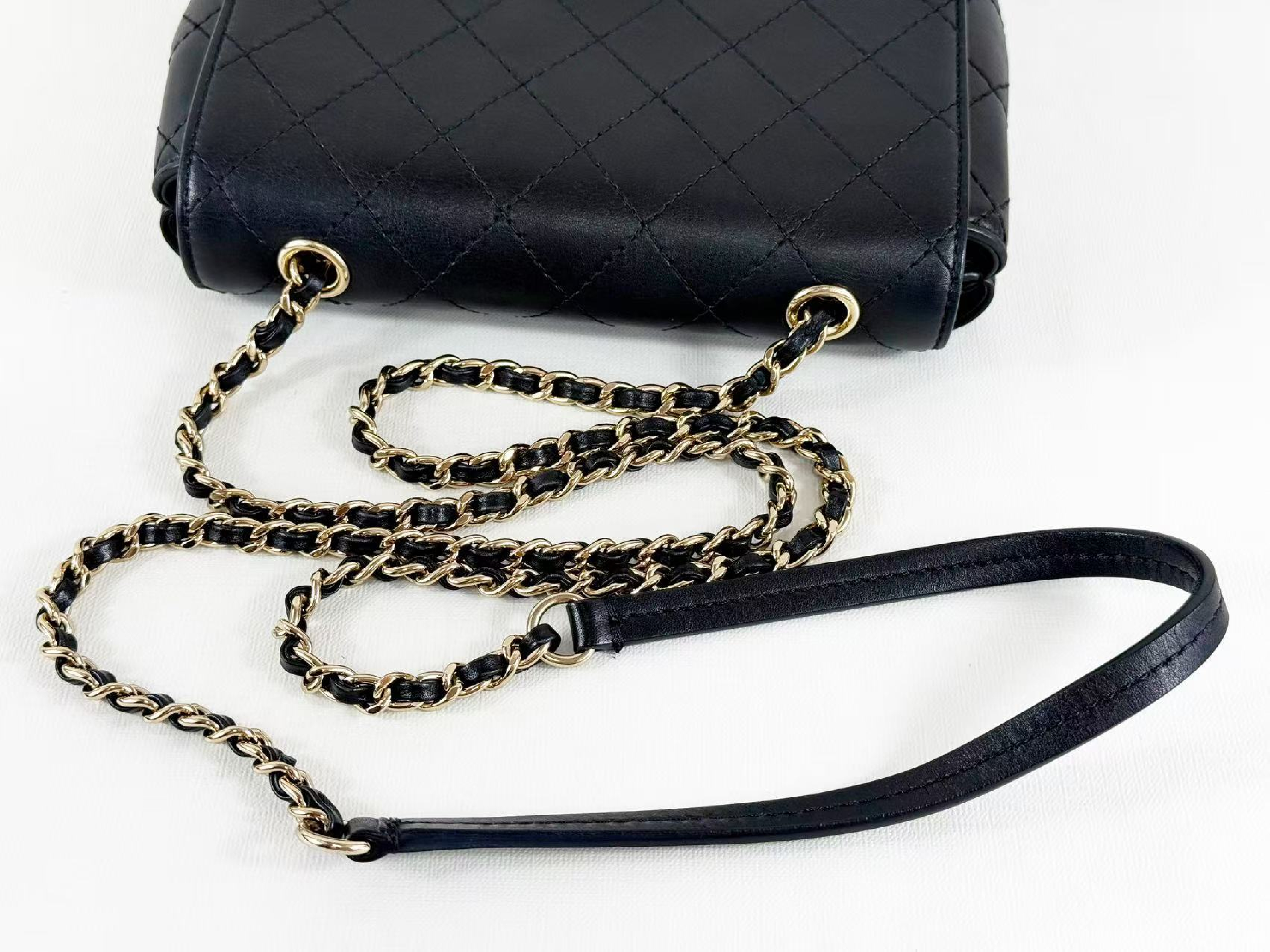 Black Matelassé Shoulder Bag, W19/H16/D4.5cm (approx.), serial number in the 27 range, with dust bag and seal, gold hardware, 27864295. — view 7