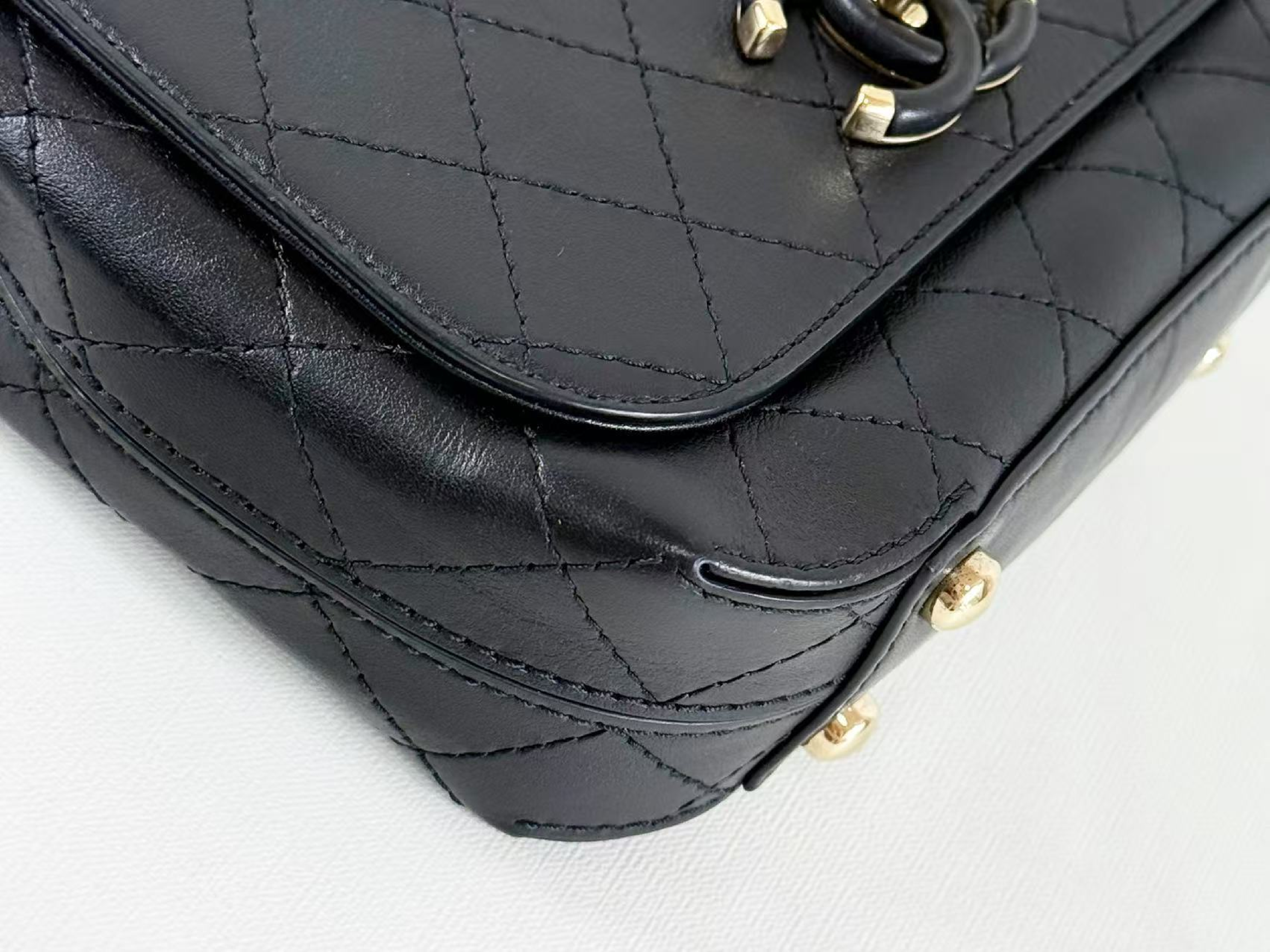Black Matelassé Shoulder Bag, W19/H16/D4.5cm (approx.), serial number in the 27 range, with dust bag and seal, gold hardware, 27864295. — view 8