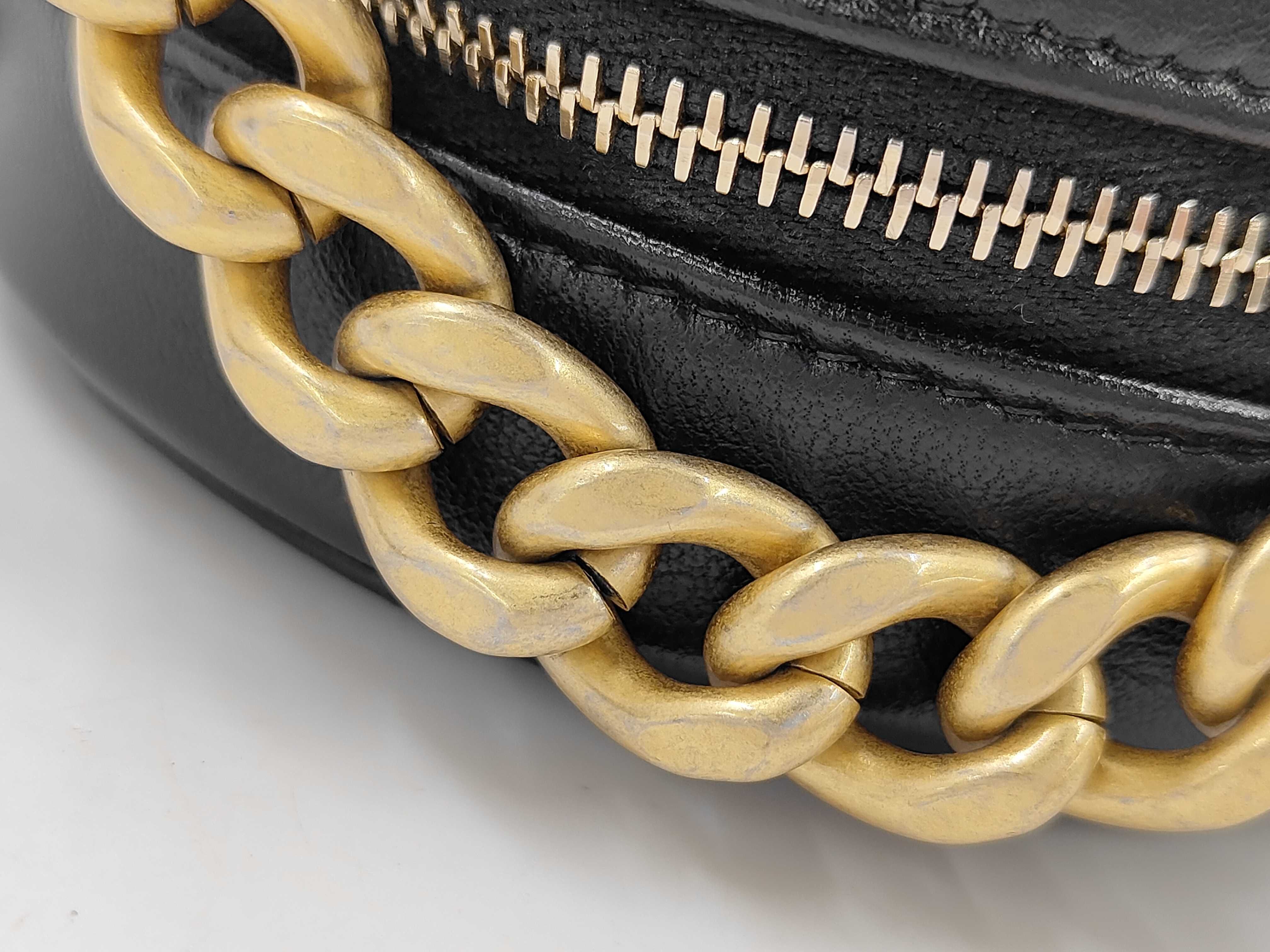 19 Round Chain Shoulder Bag — view 4