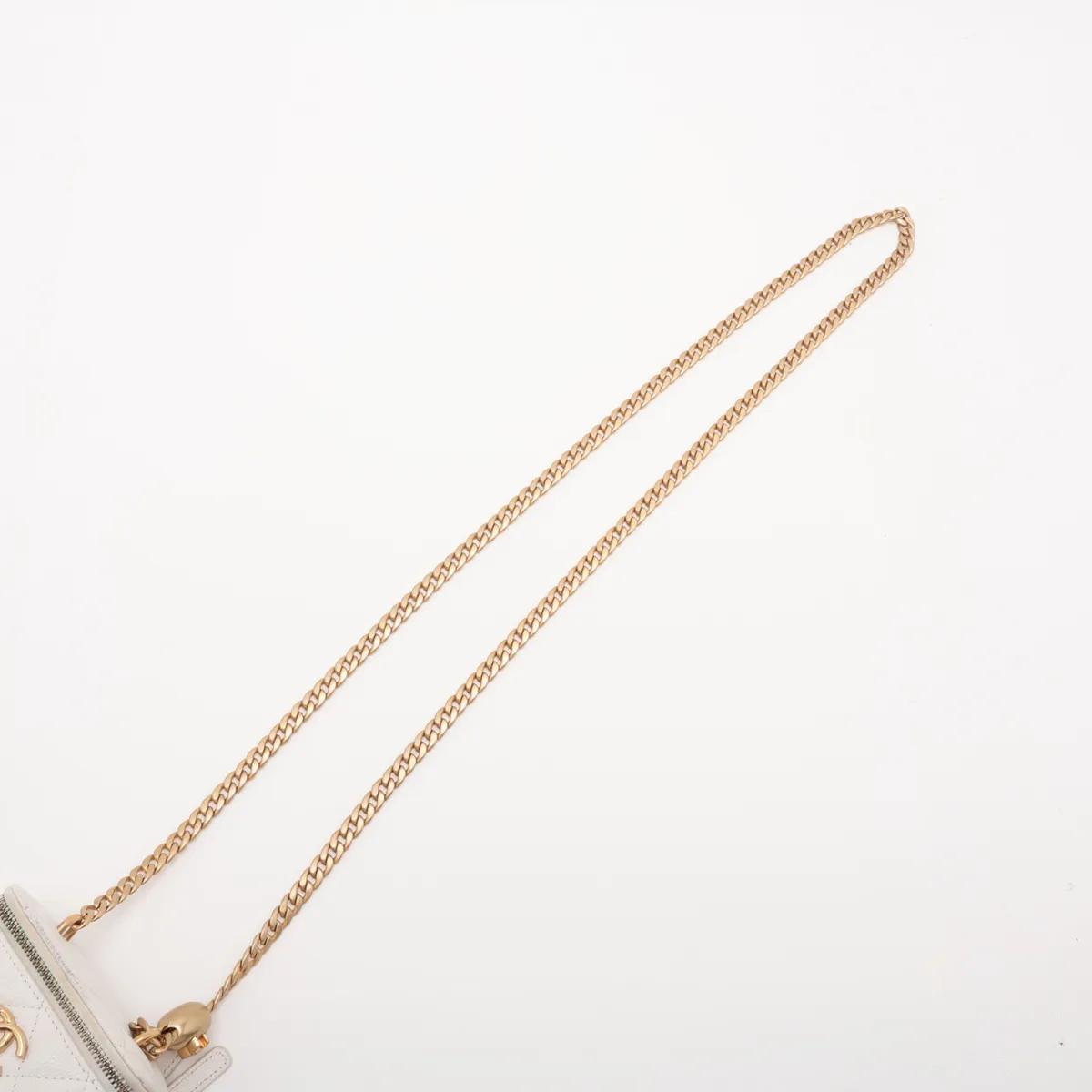 Matelassé Caviar Skin Chain Shoulder Bag Vanity Heart White Gold Hardware AKTPJJL9 Random Serial Number — view 5