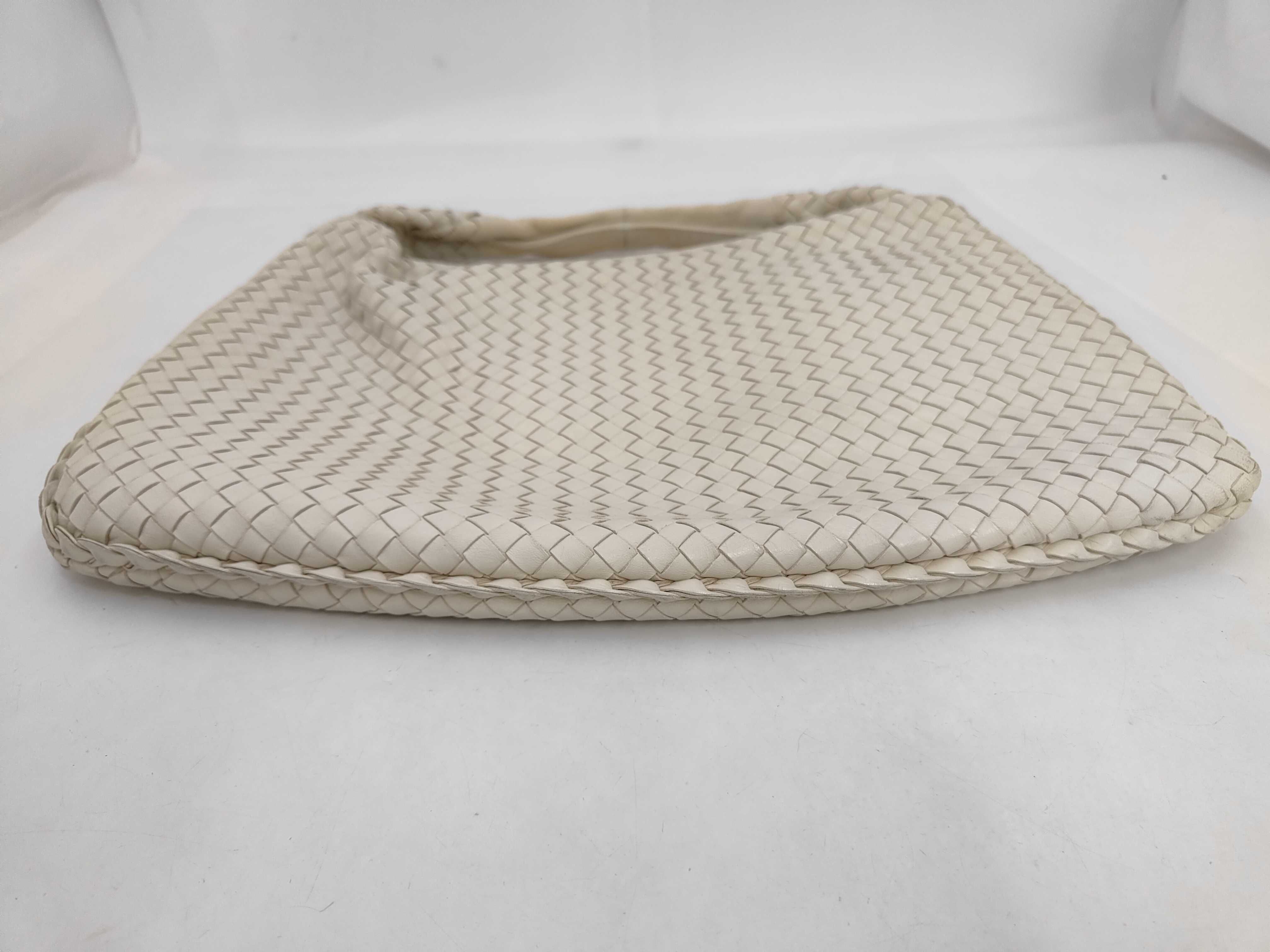 Intrecciato Hobo Shoulder White Handbag — view 3