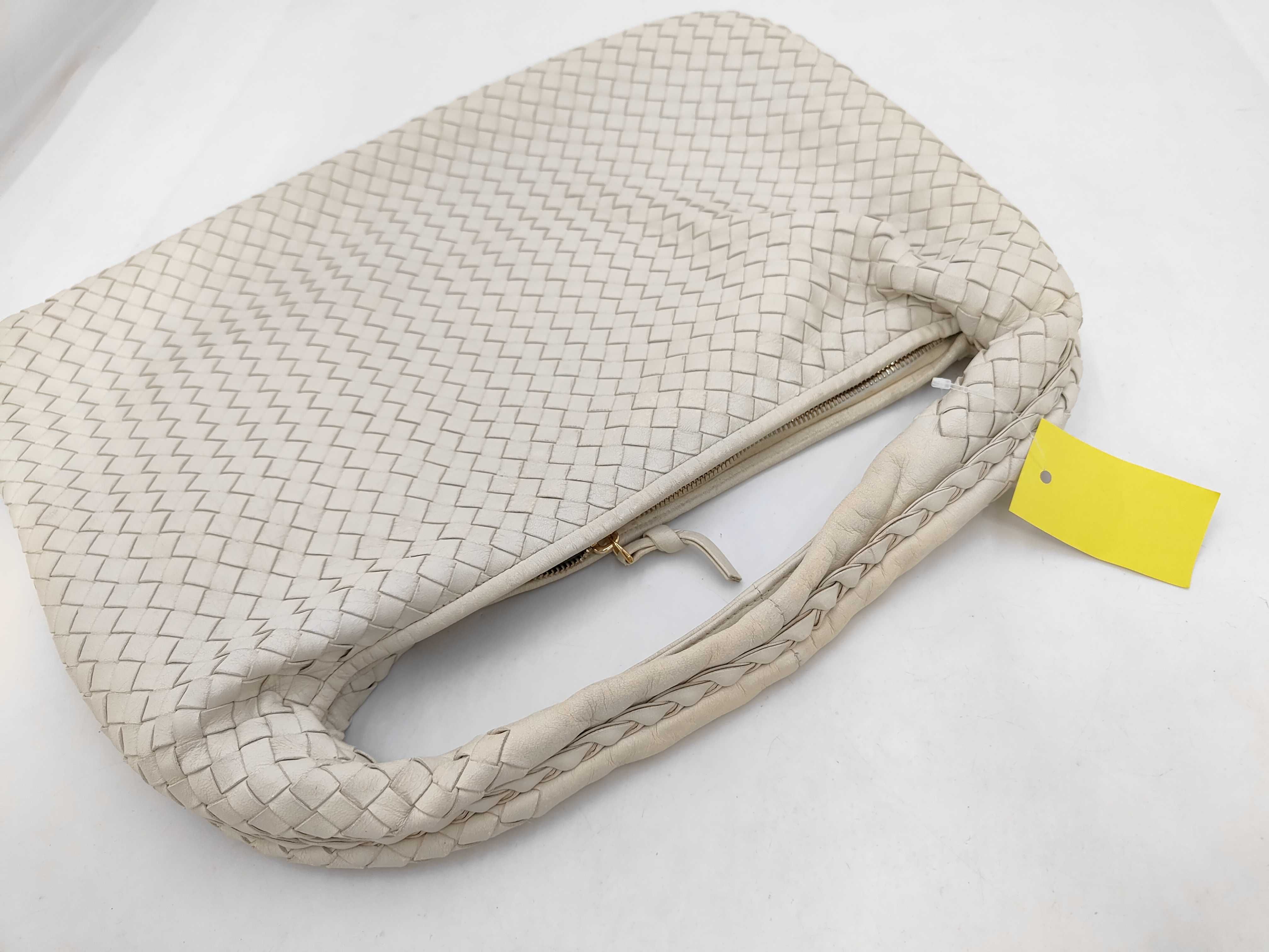 Intrecciato Hobo Shoulder White Handbag — view 5