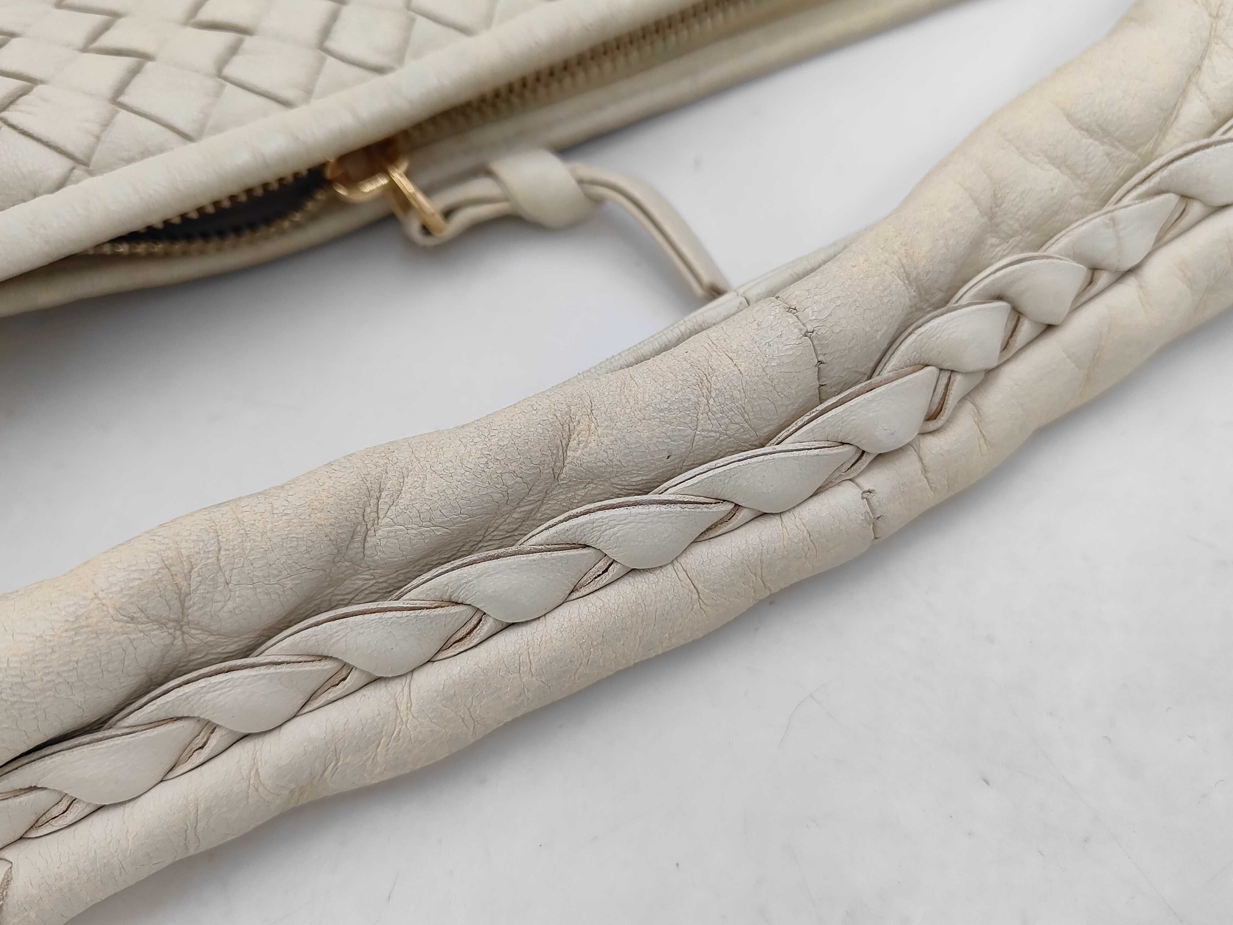 Intrecciato Hobo Shoulder White Handbag — view 6